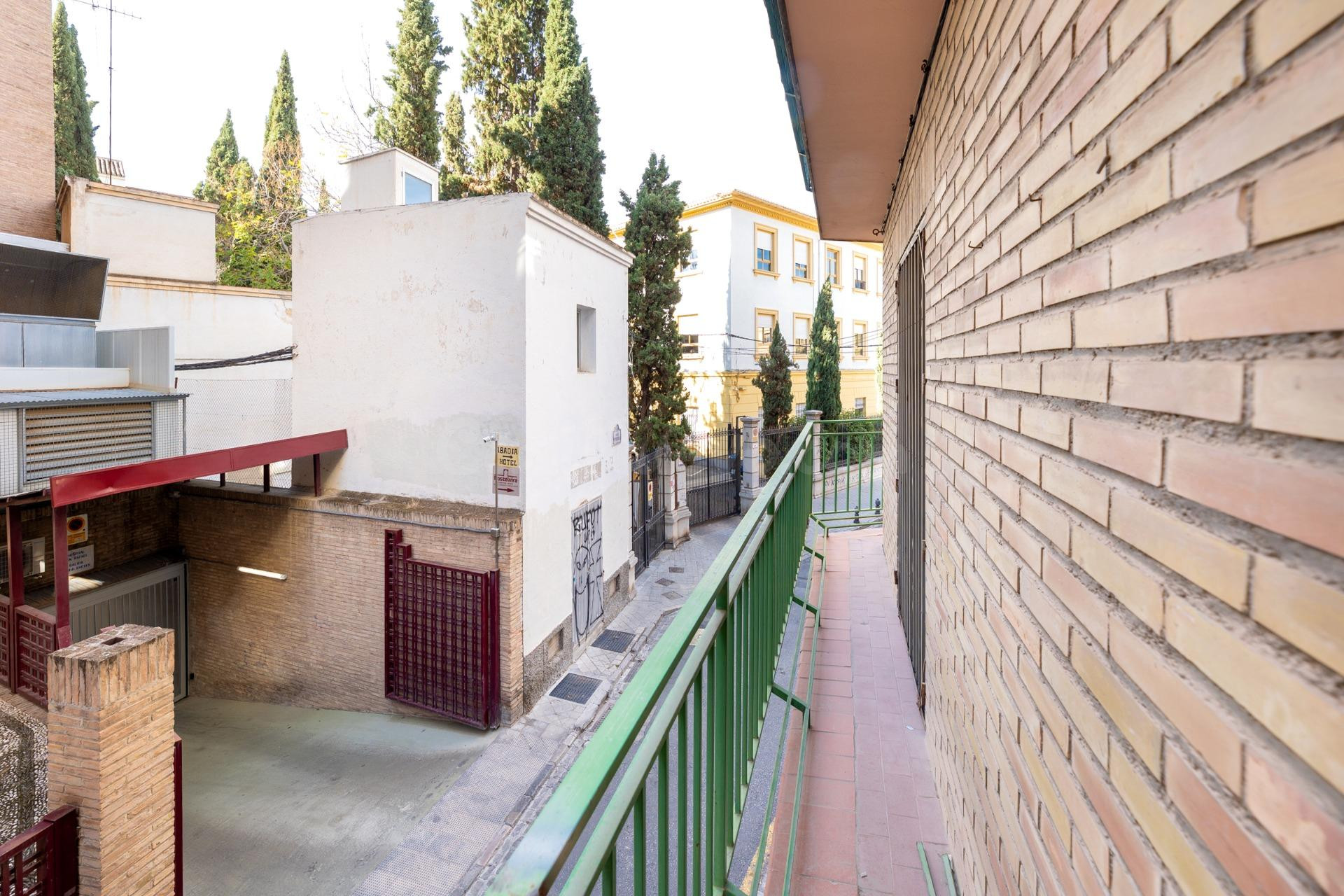 Venta de piso de 4 dormitorios y 2 baños en Granada (Zona Ce - foto 5