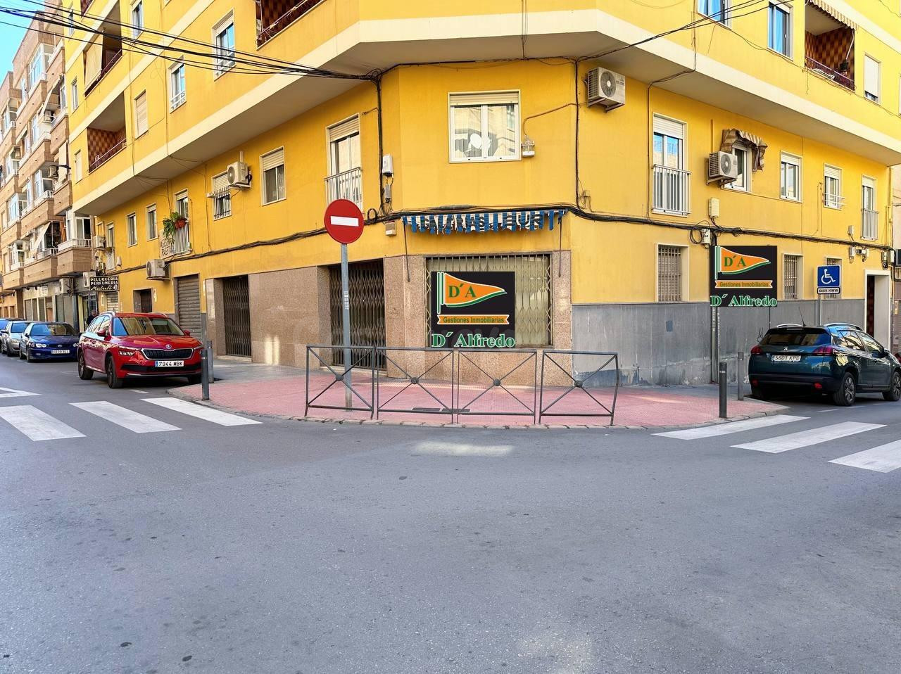 INTERESANTE. AMPLIO LOCAL EN LA ZONA DE RONDA SUR
