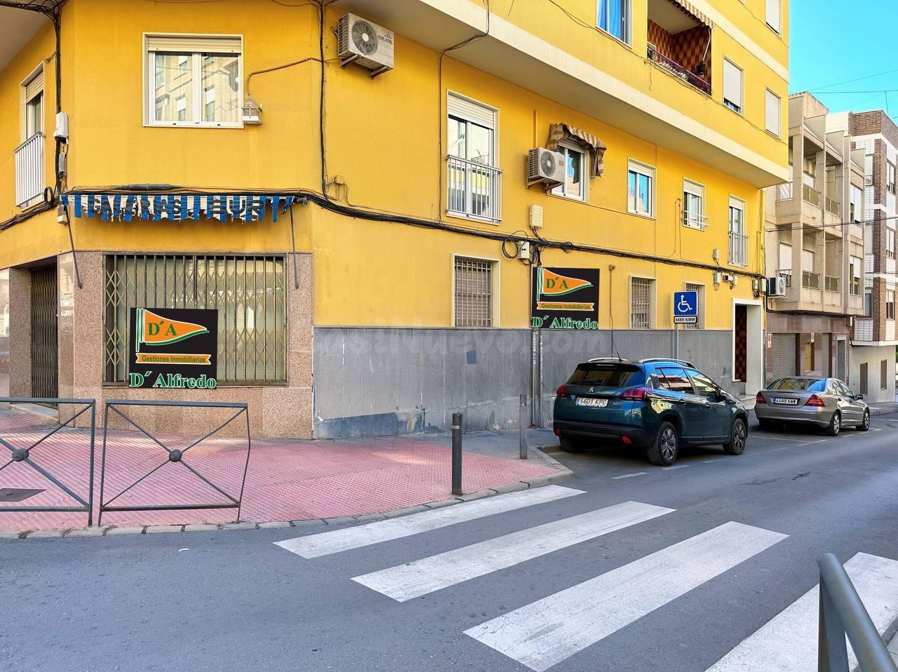 INTERESANTE. AMPLIO LOCAL EN LA ZONA DE RONDA SUR - foto 2