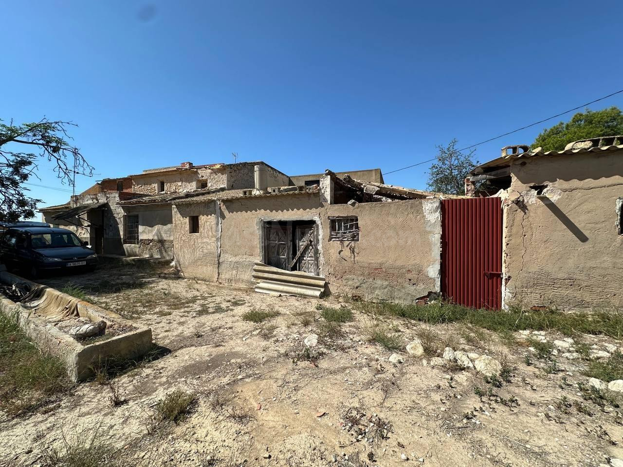 TERRENO CON CASA RUSTICA Y PARTE DE LA PARCELA CON GRANADOS - foto 2
