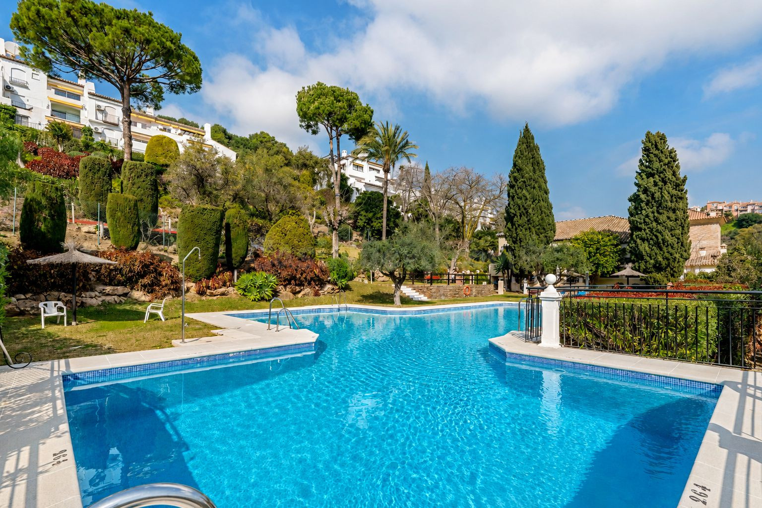 Fully Renovated 2 Bedroom Apt with Panoramic Seaviews - foto 5
