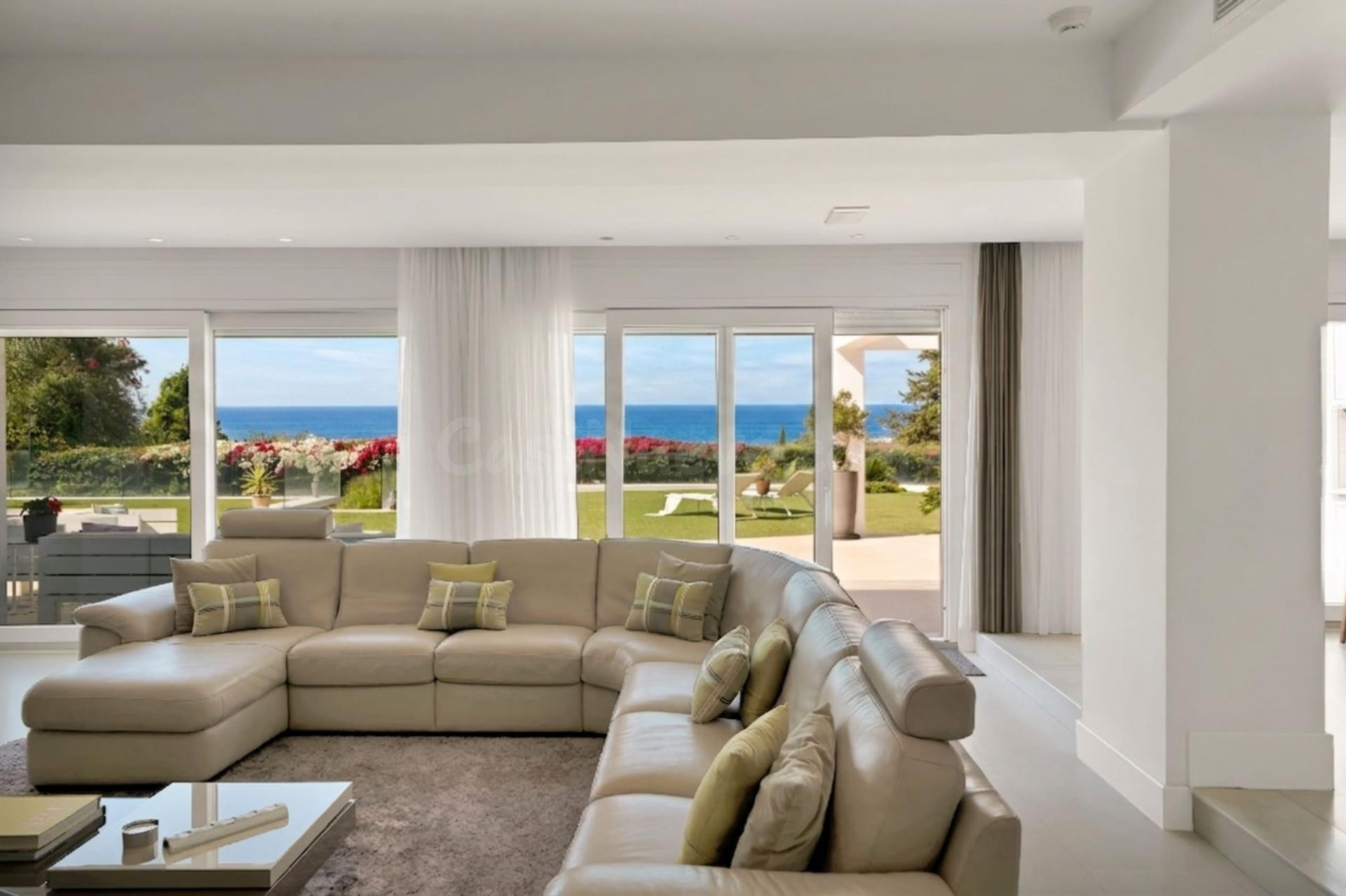 A Masterpiece of Contemporary Living with Breathtaking Panor - foto 4