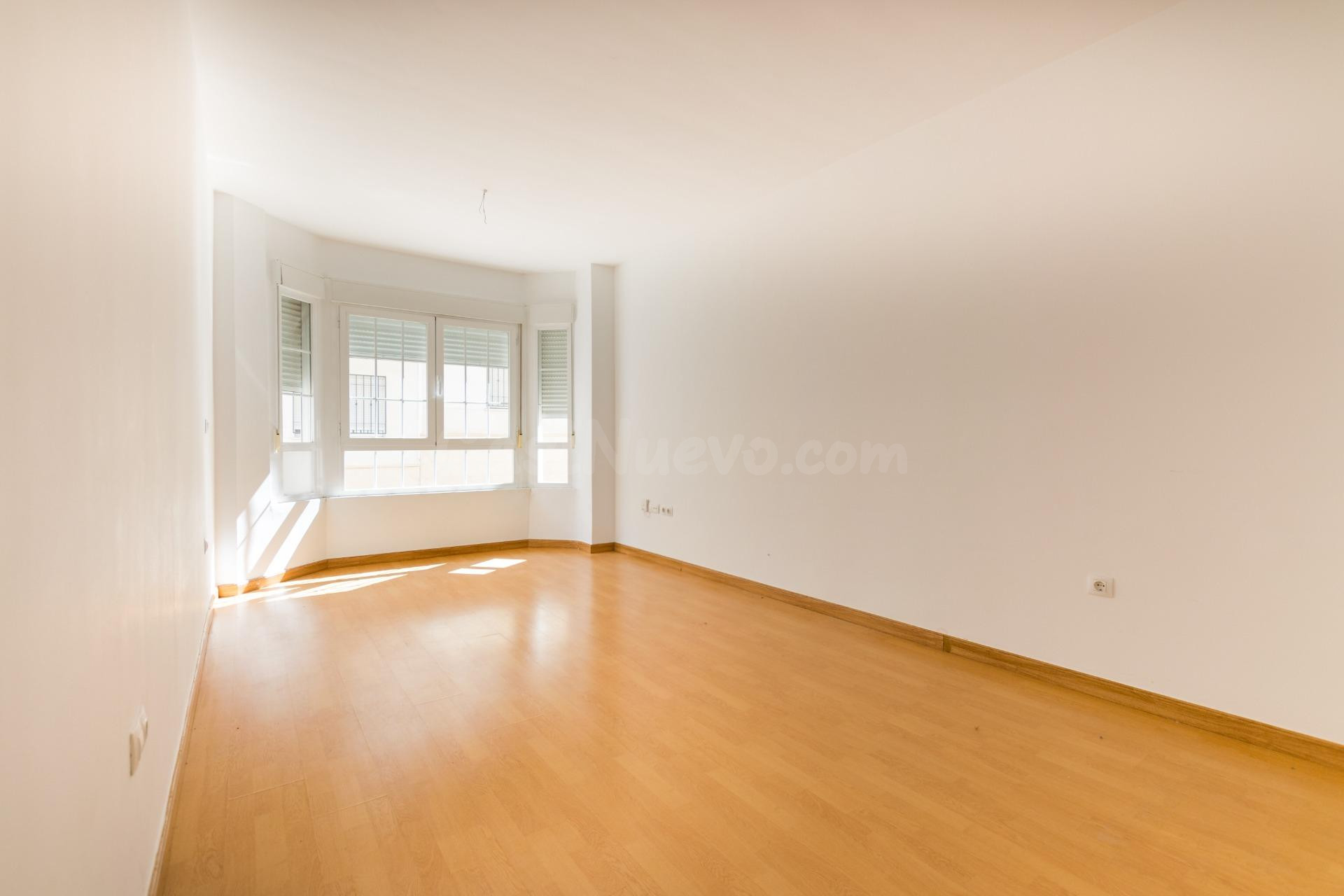 Piso en alquiler en el centro de Huetor Vega. SIN MUEBLES - foto 4
