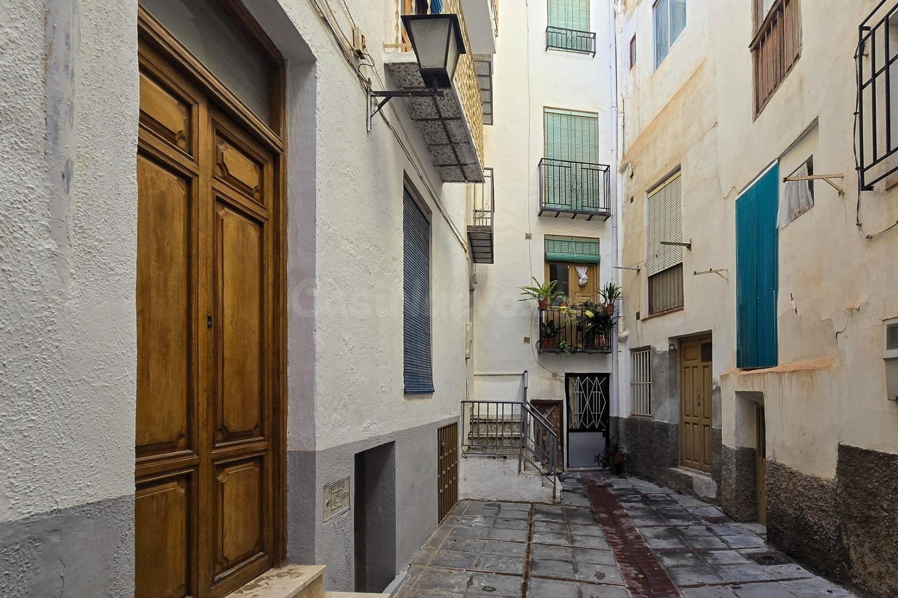 VENTA DE CASA ACOGEDORA EN EL CENTRO DE LANJARÓN (GRANADA) - foto 2