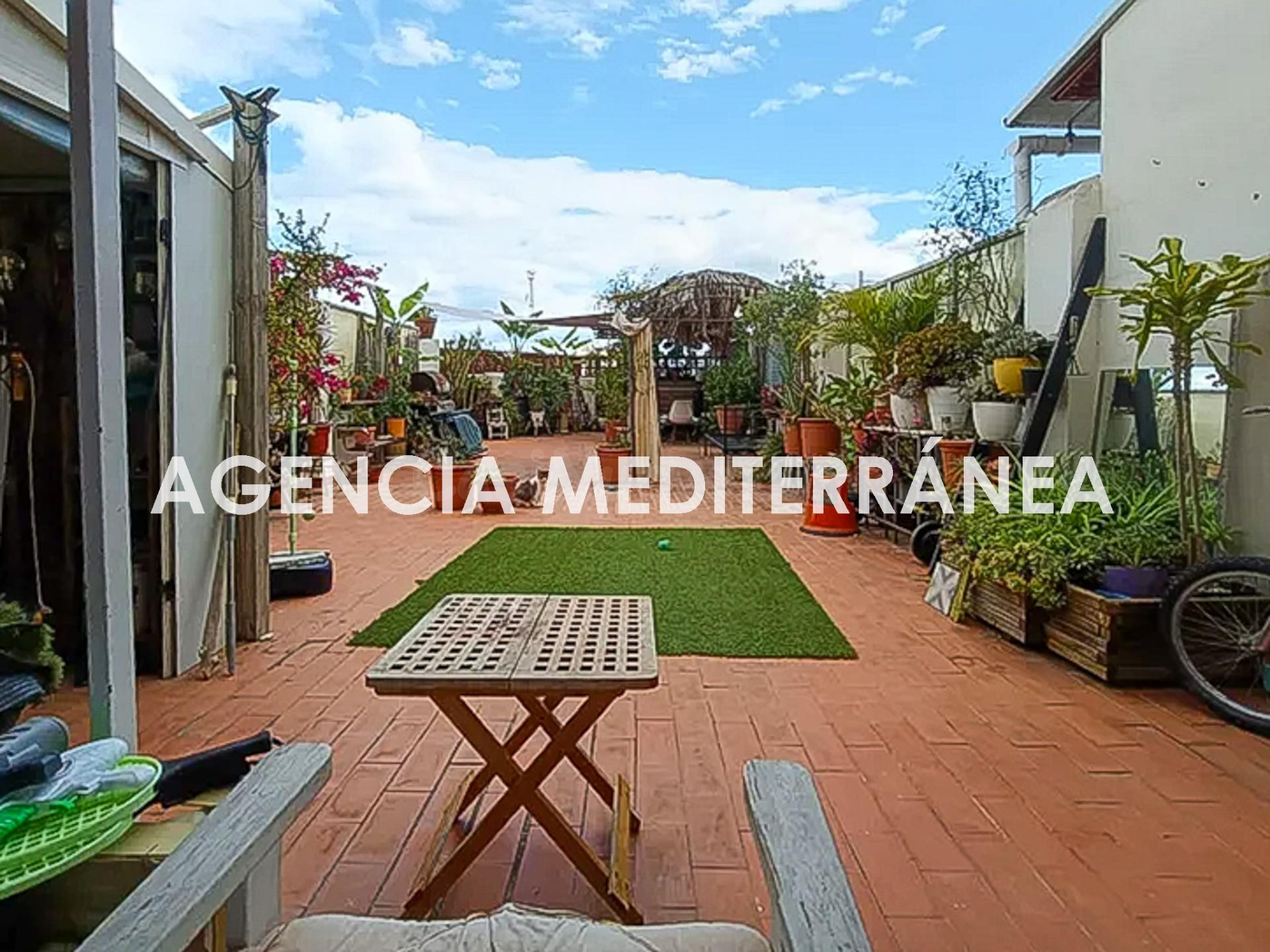 ¡Oportunidad única en Extramurs! Piso con carácter y gran te - foto 5