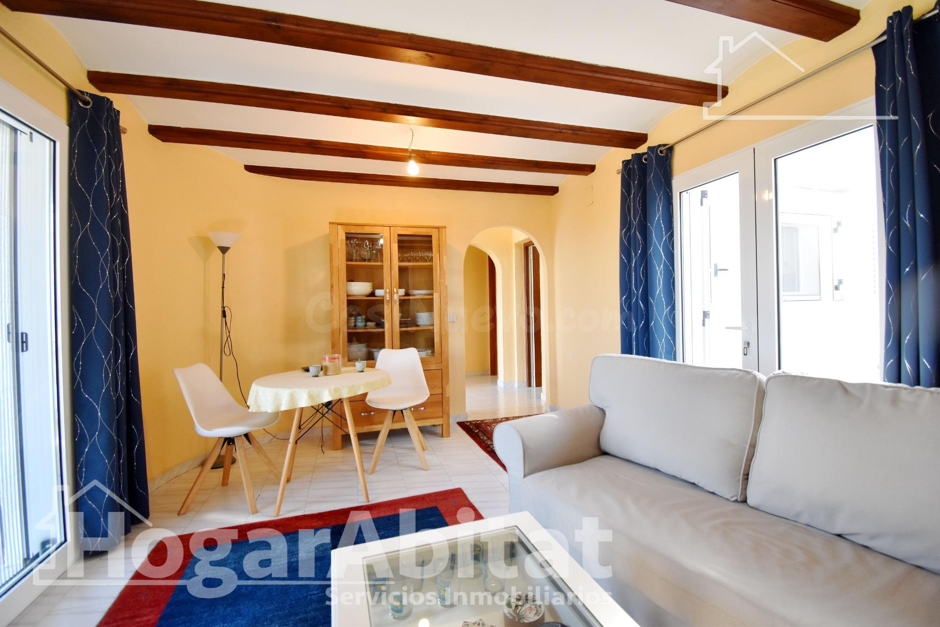 ¡VISTAS ESPECTACULARES! CASA AMPLIA Y EXTERIOR CON TRES TERR