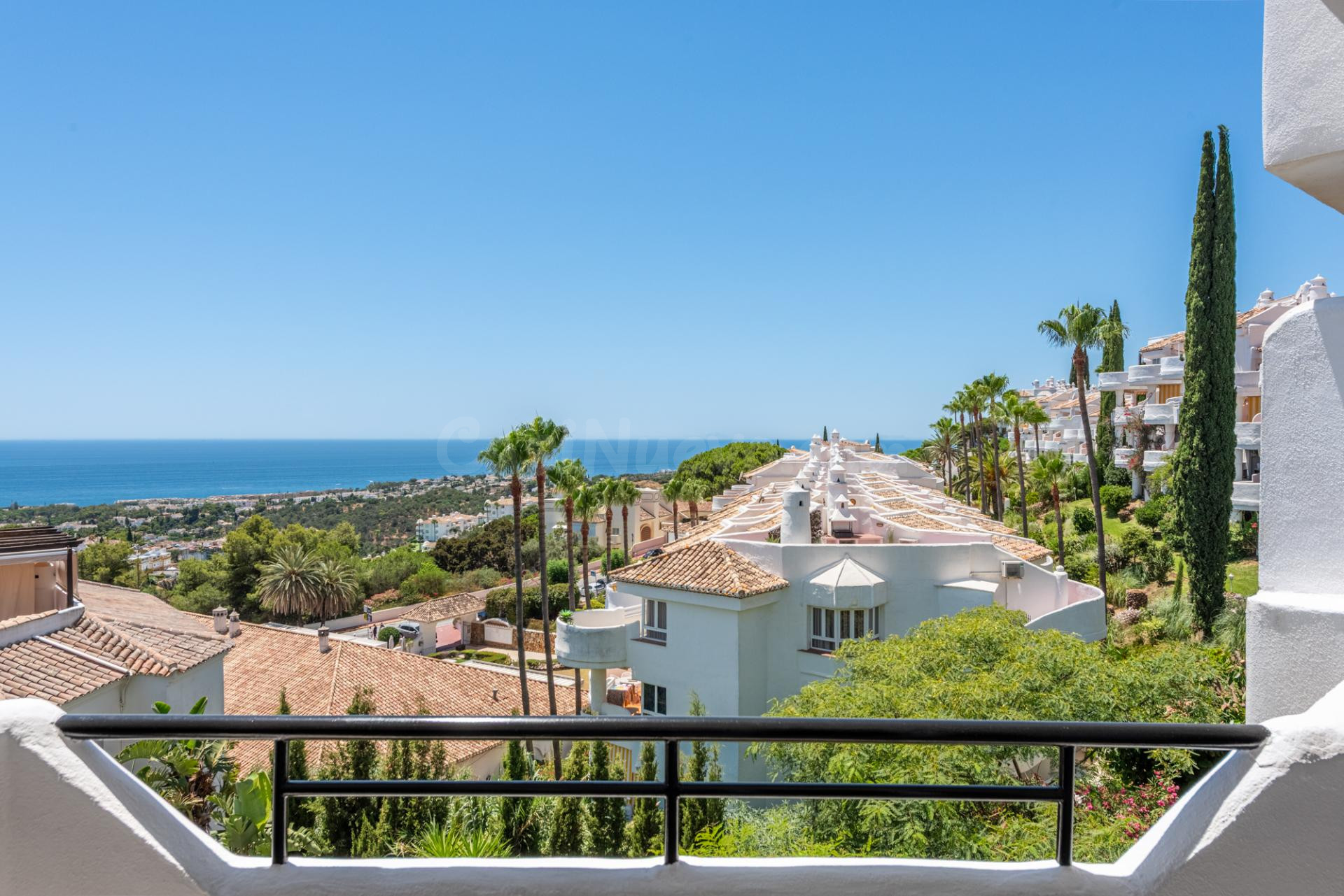 Stylishly Renovated Apartment with Breathtaking Sea Views - foto 2