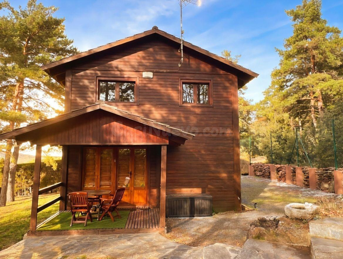 Prades, Casa individual con jardín y chimenea para entrar a 