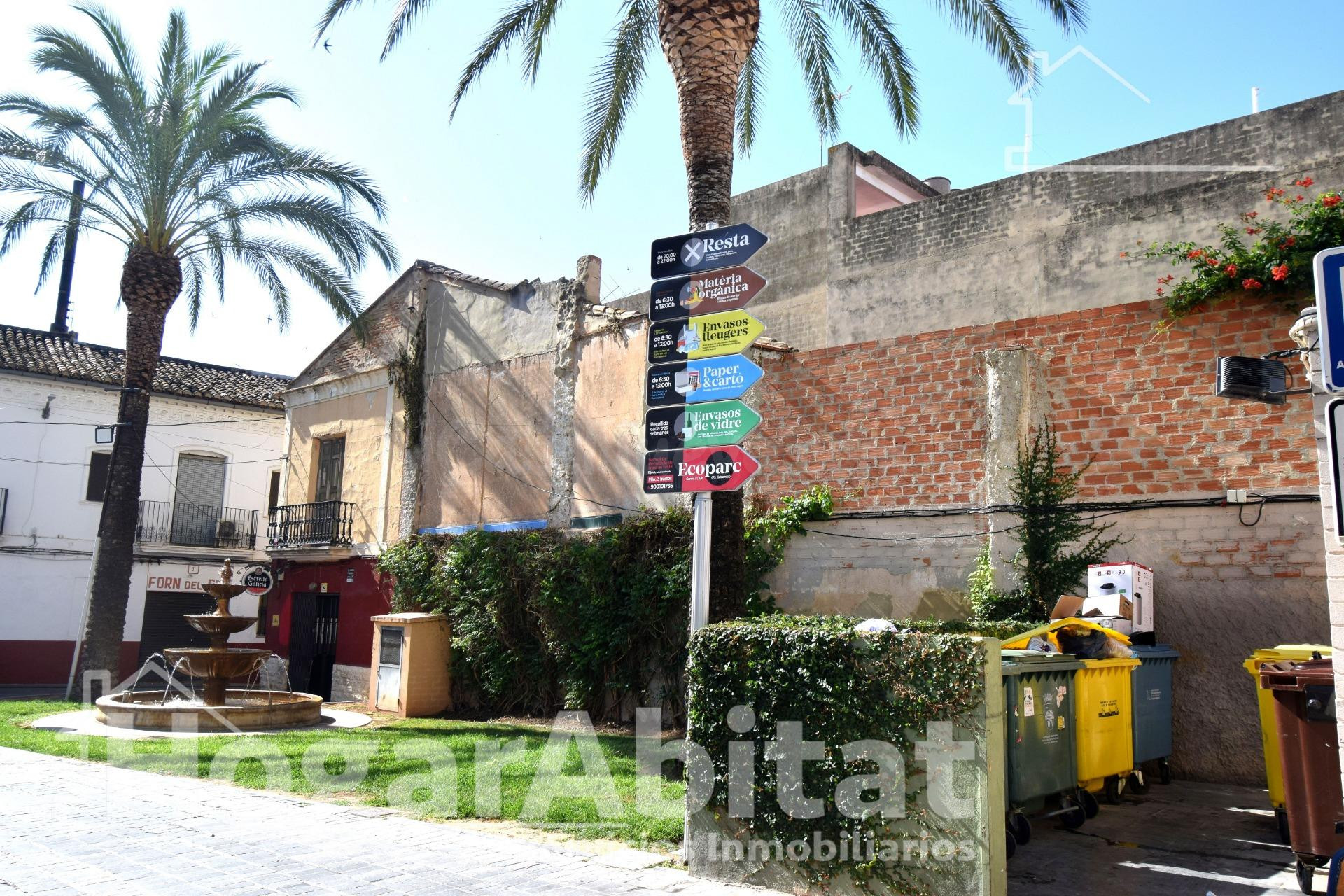 ¡EXCELENTE UBICACIÓN! CASA PARA REFORMAR CON TERRAZA Y BARBA - foto 2