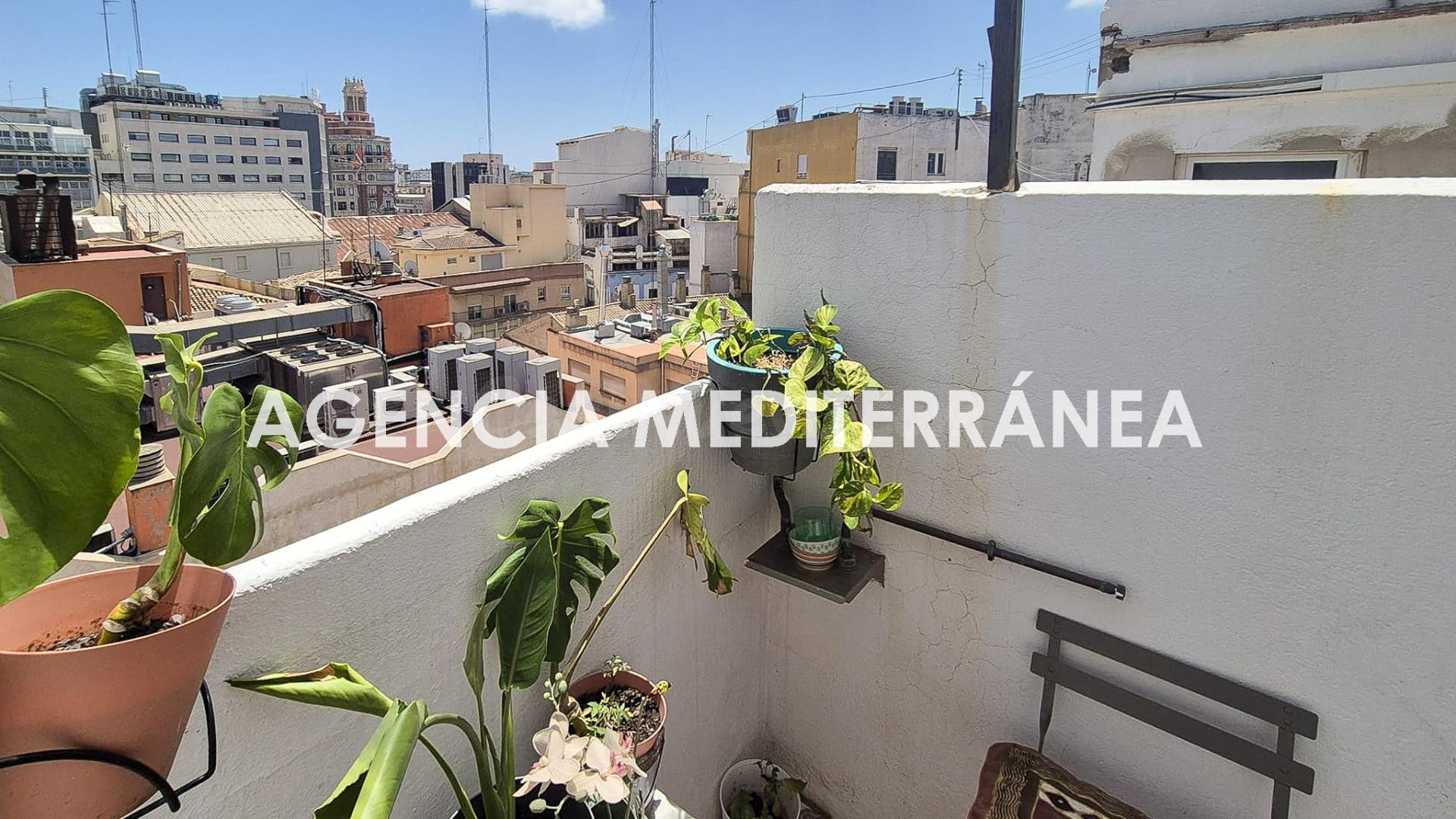ÁTICO-ESTUDIO CON TERRAZA A ESCASOS METROS DE LA PLAZA DE AY - foto 3