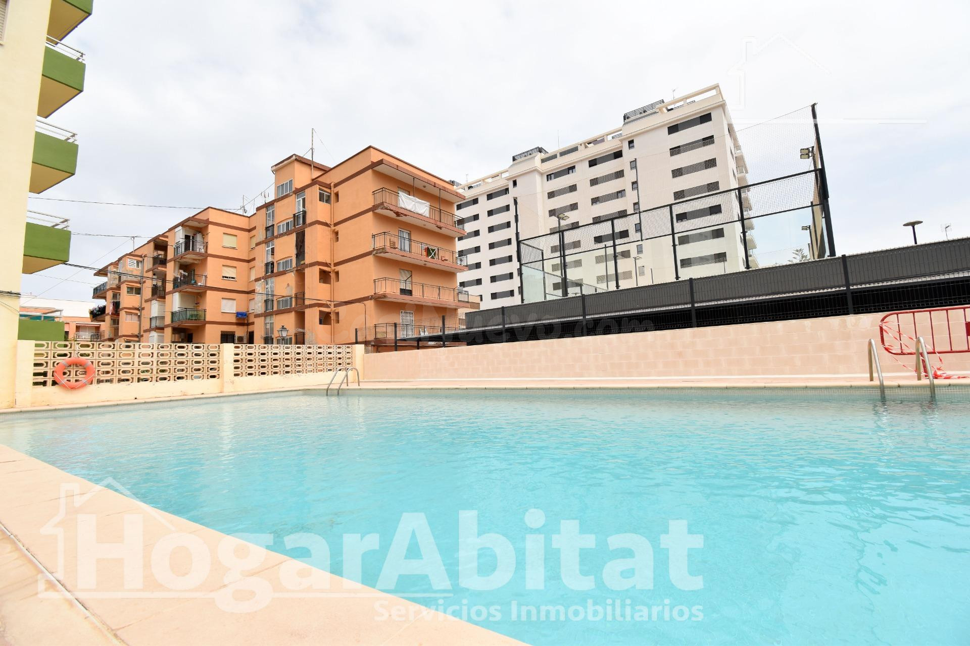 ¡SEGUNDA LÍNEA DE PLAYA! EXTERIOR REFORMADO CON GARAJE, PISC