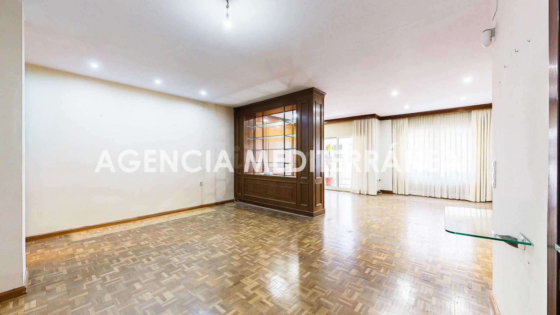 Piso en venta en Valencia, con garaje, en pleno centro de la