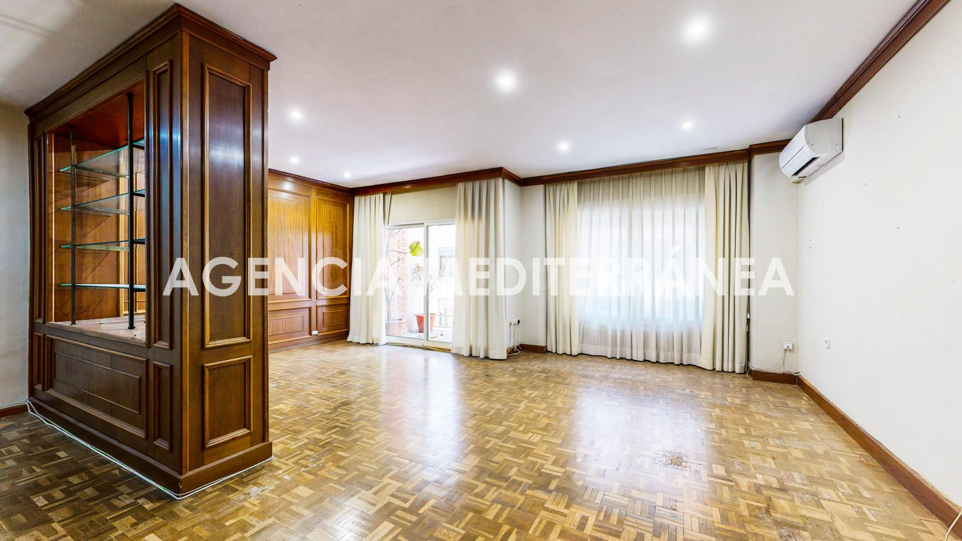 Piso en venta en Valencia, con garaje, en pleno centro de la - foto 2