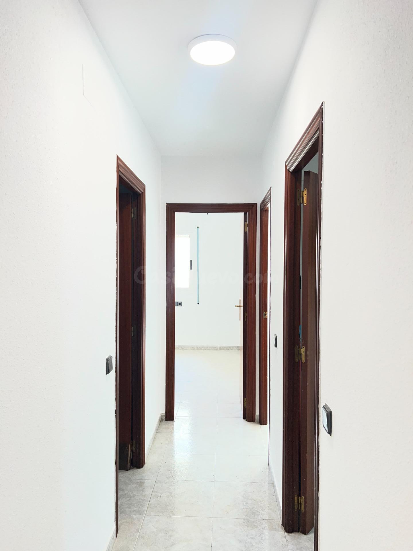 Amplitud, luz y tres habitaciones dobles para disfrutar de C - foto 3