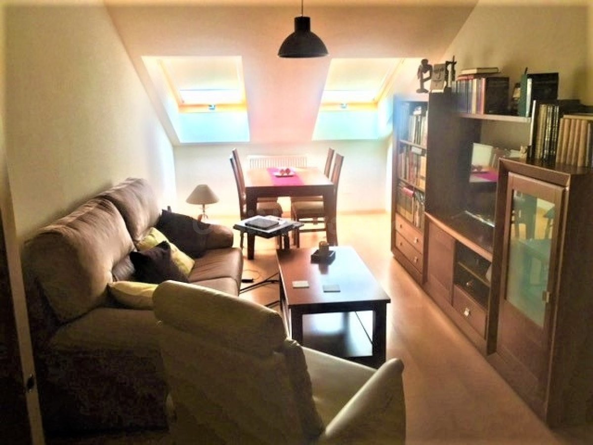 ALQUILER DE VIVIENDA DE UNA HABITACIÓN EN FANTÁSTICO ESTADO