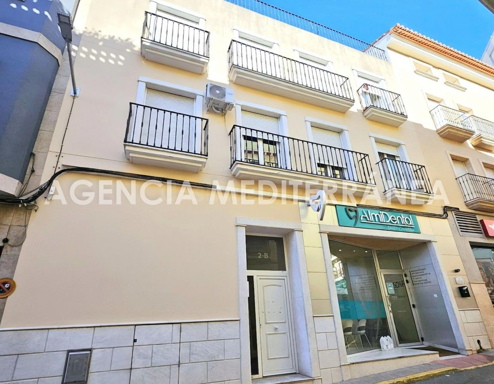 Local comercial de 84 m2 a la venta en zona céntrica de Pedr