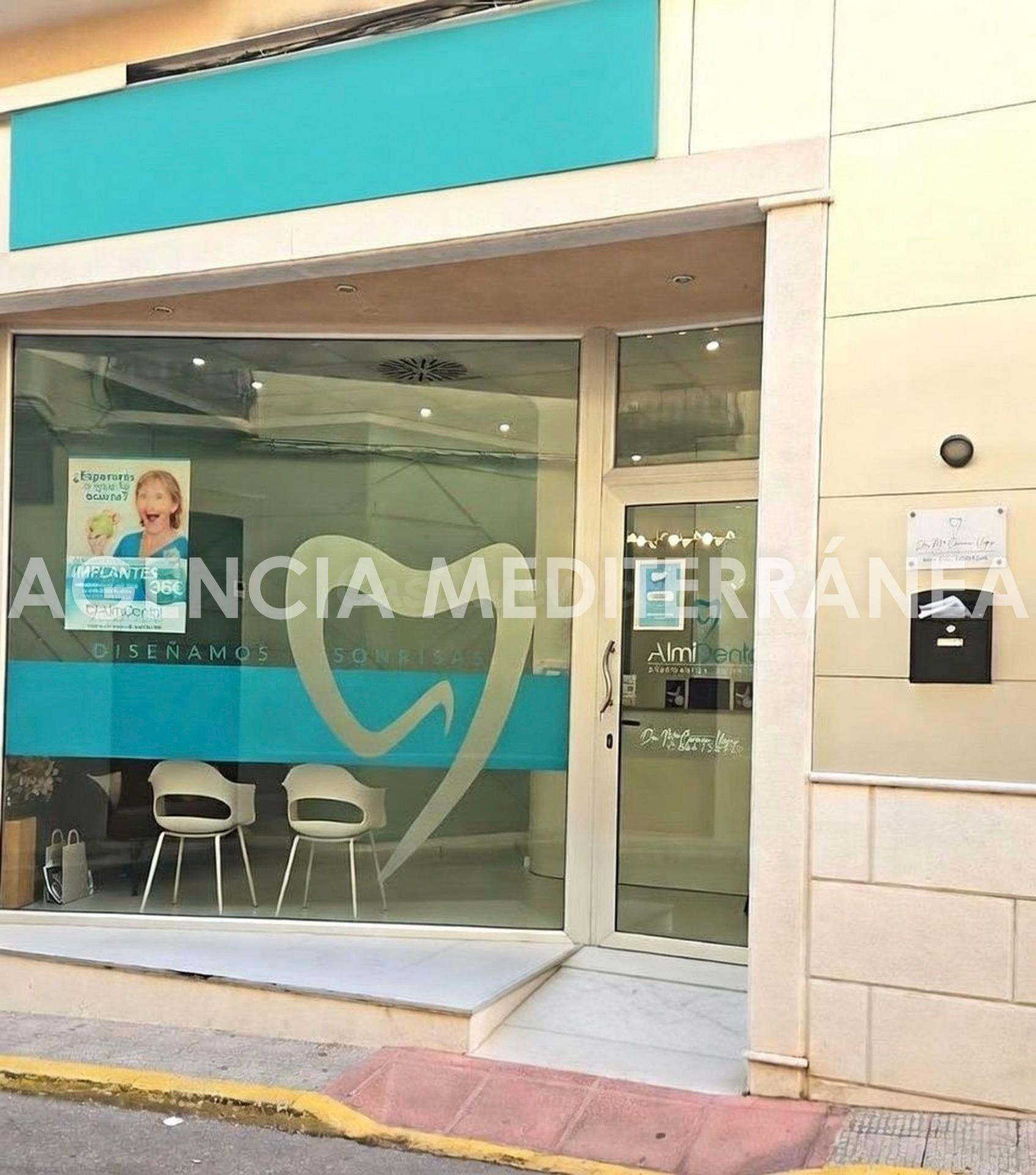 Local comercial de 84 m2 a la venta en zona céntrica de Pedr - foto 2