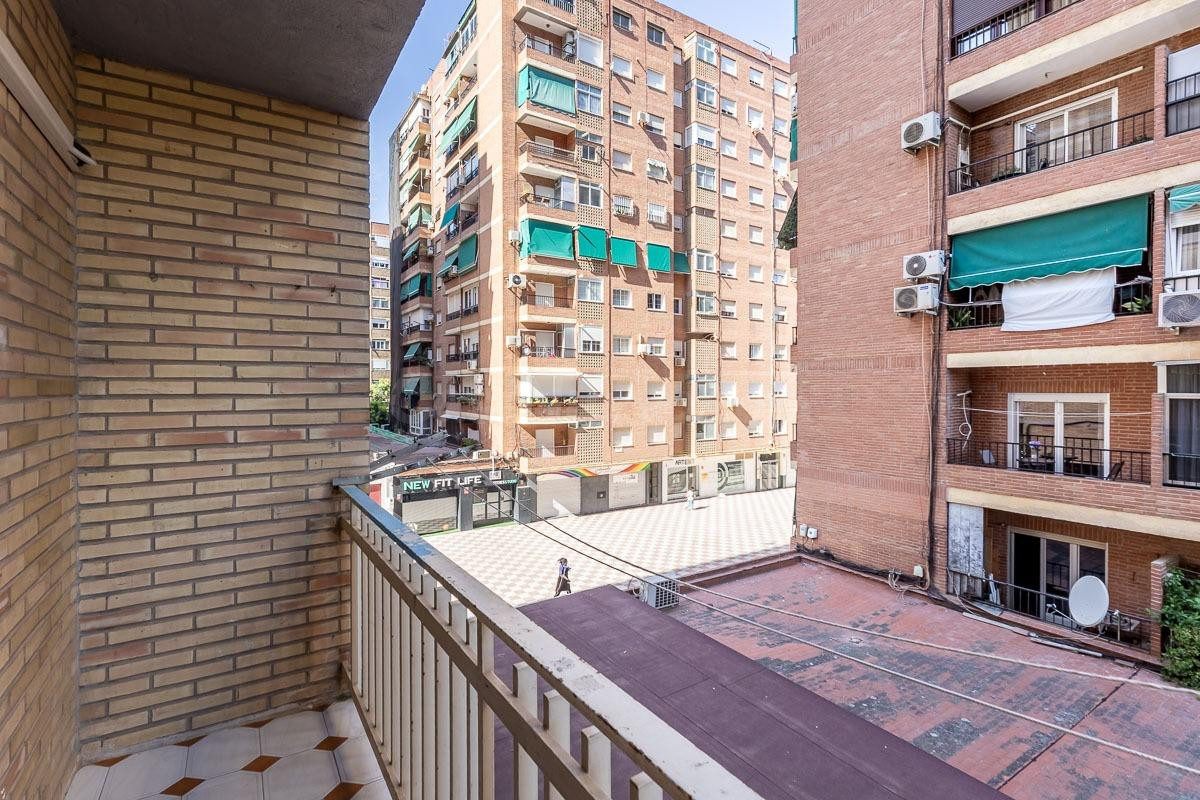 Piso de 3 dormitorios con terraza en plena zona Fontiveros - foto 3