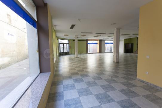 Local comercial 800m² en venta - Pueblo - foto 2