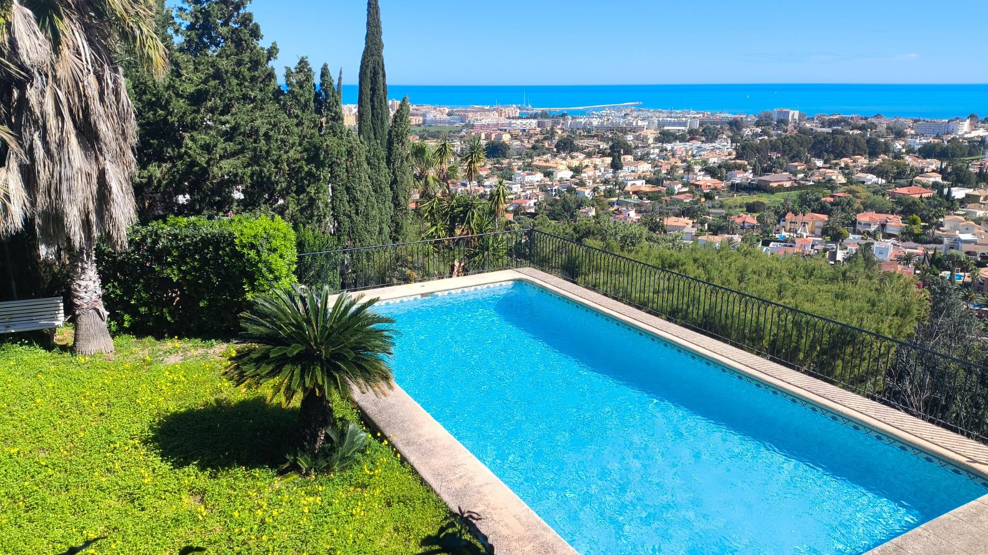 Villa con vistas al mar y apartamento de invitados en Montgó, Dénia