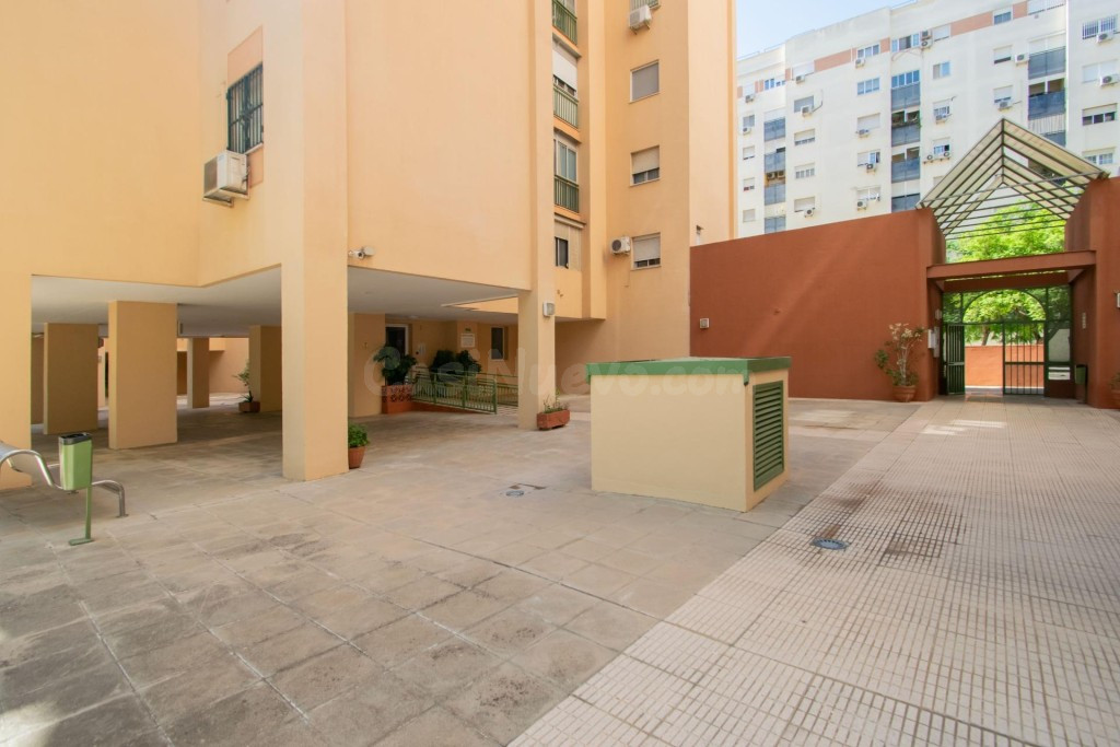 Oportunidad en Parque Flores Fase V con garaje y piscina com - foto 2
