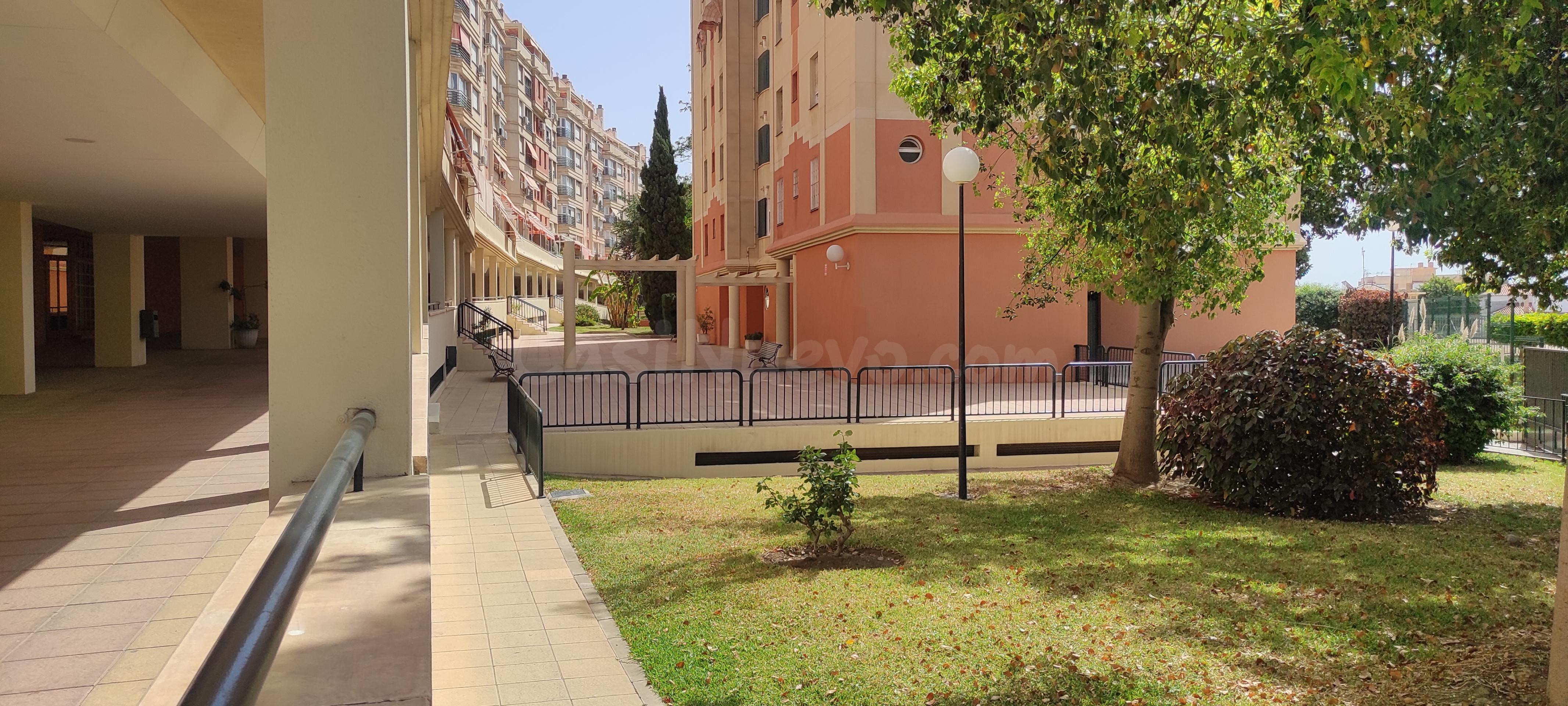 Precioso piso en alquiler larga temporada tres dormitorios y - foto 3