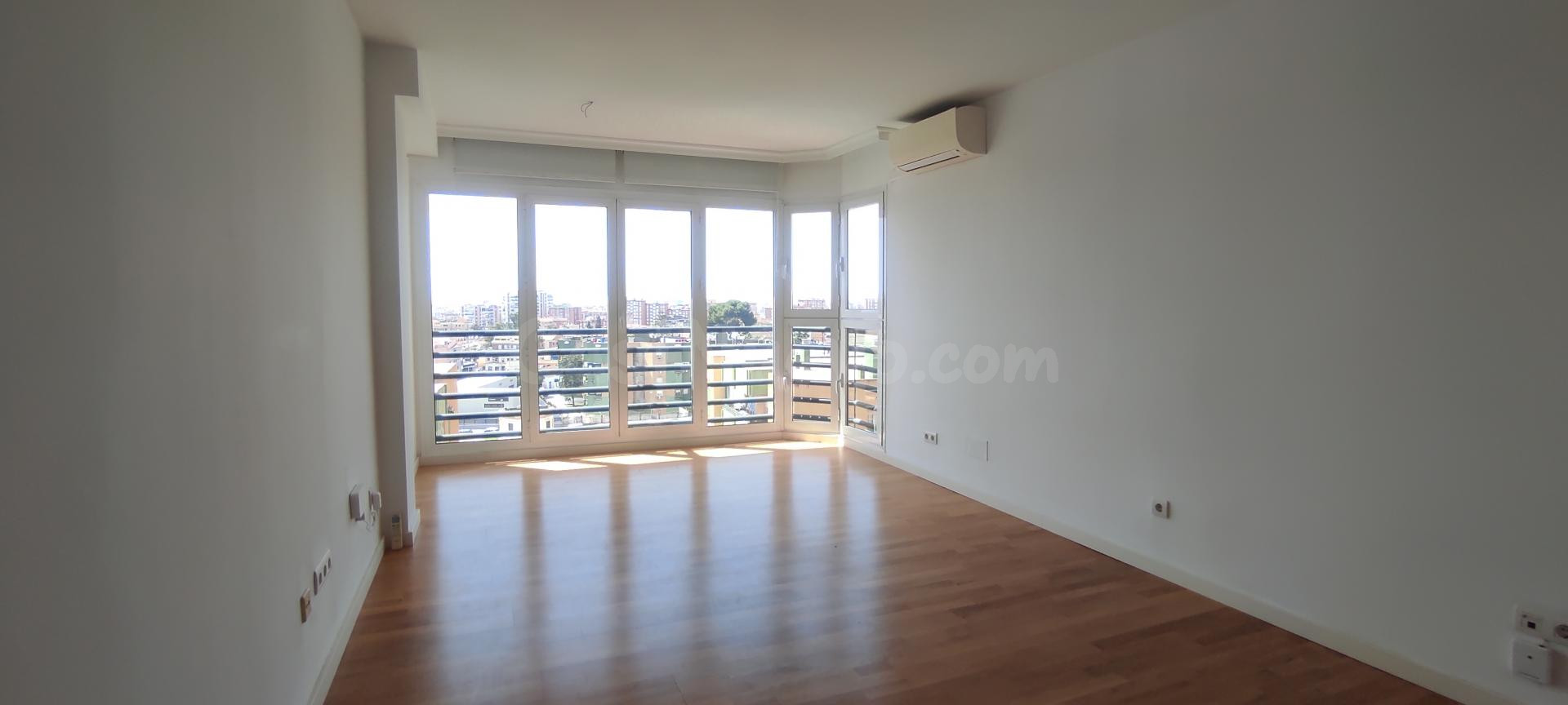 Precioso piso en alquiler larga temporada tres dormitorios y - foto 5