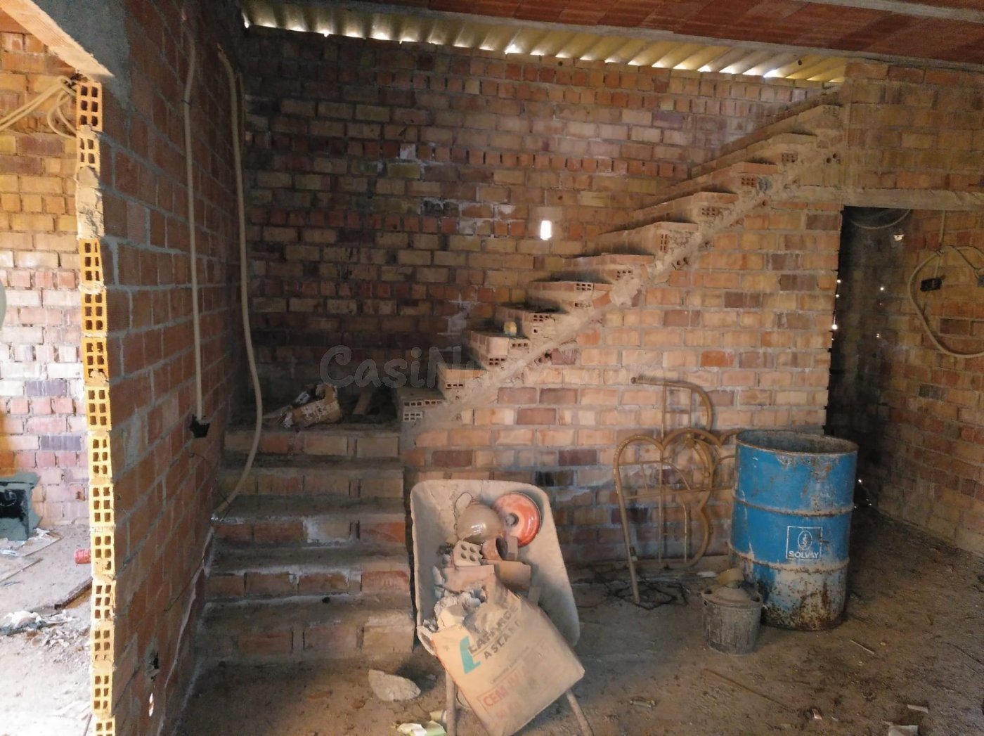 Casa con terreno en venta - Cuevas Bajas