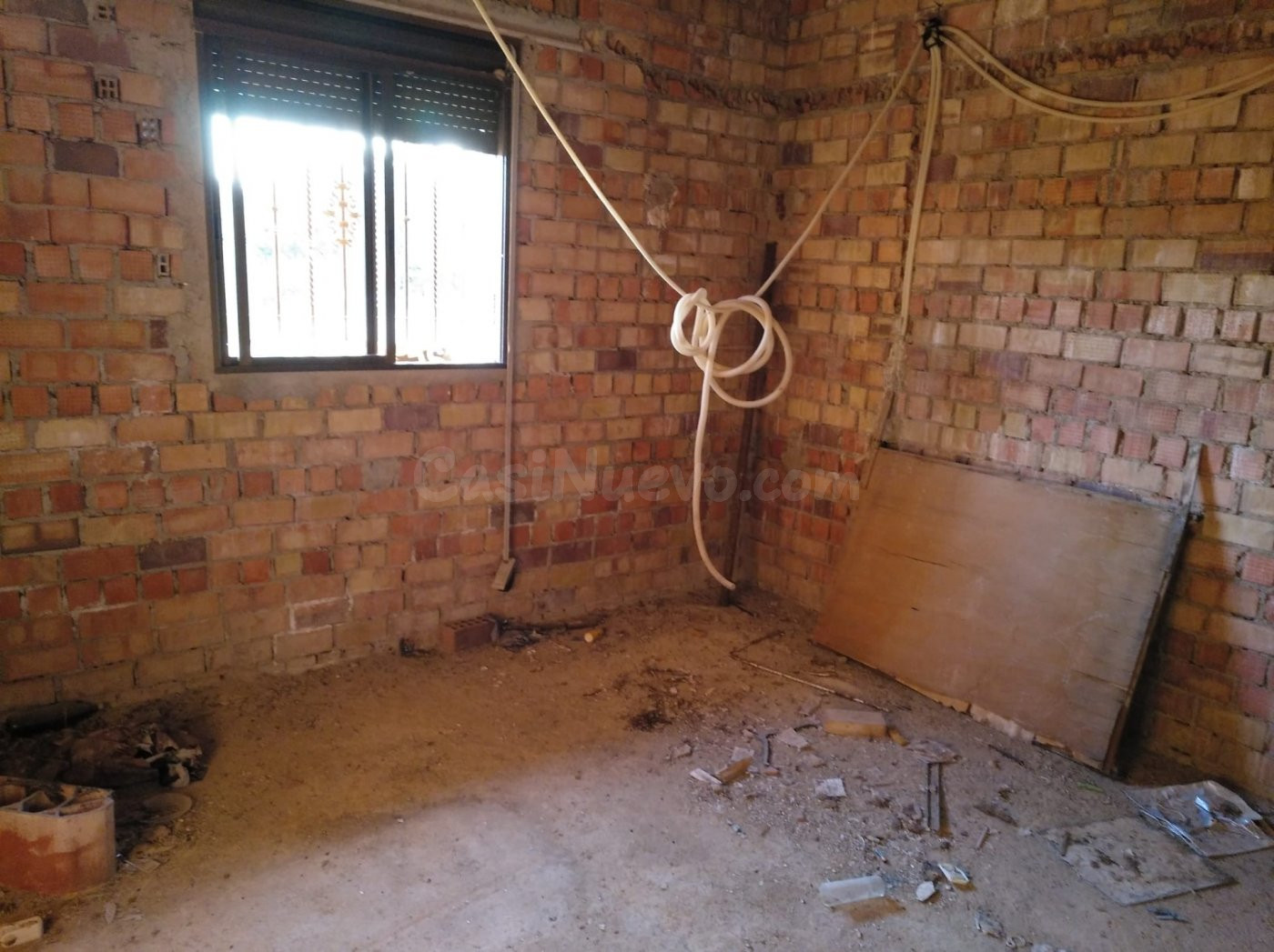 Casa con terreno en venta - Cuevas Bajas - foto 4
