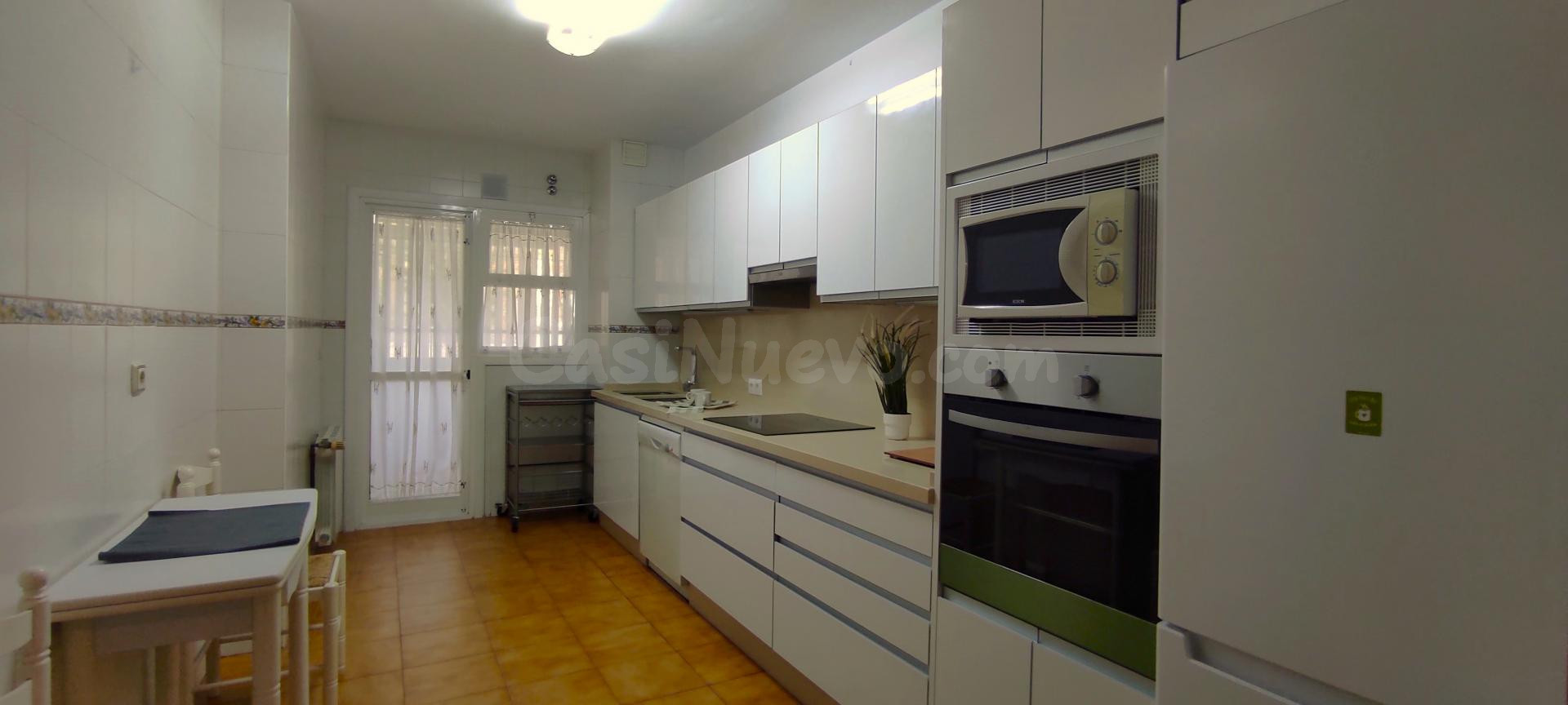 Preciosa vivienda en alquiler larga temporada cuatro dormito - foto 3