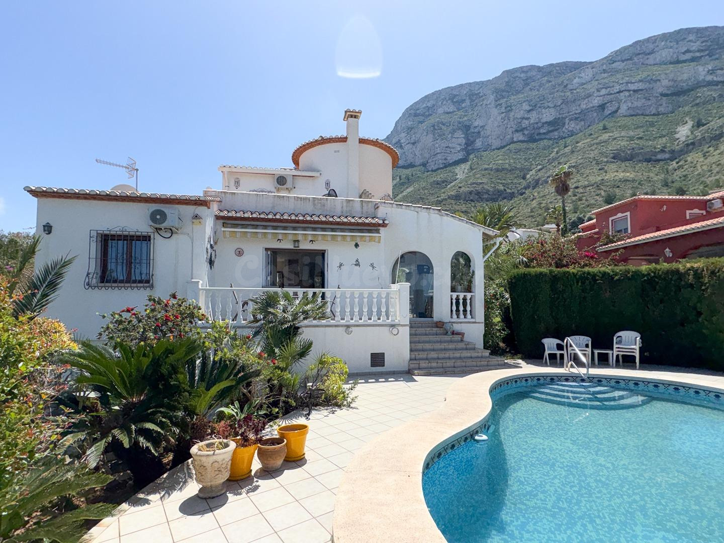 EXCLUSIVA VILLA EN MONTGO CON VISTAS AL MAR