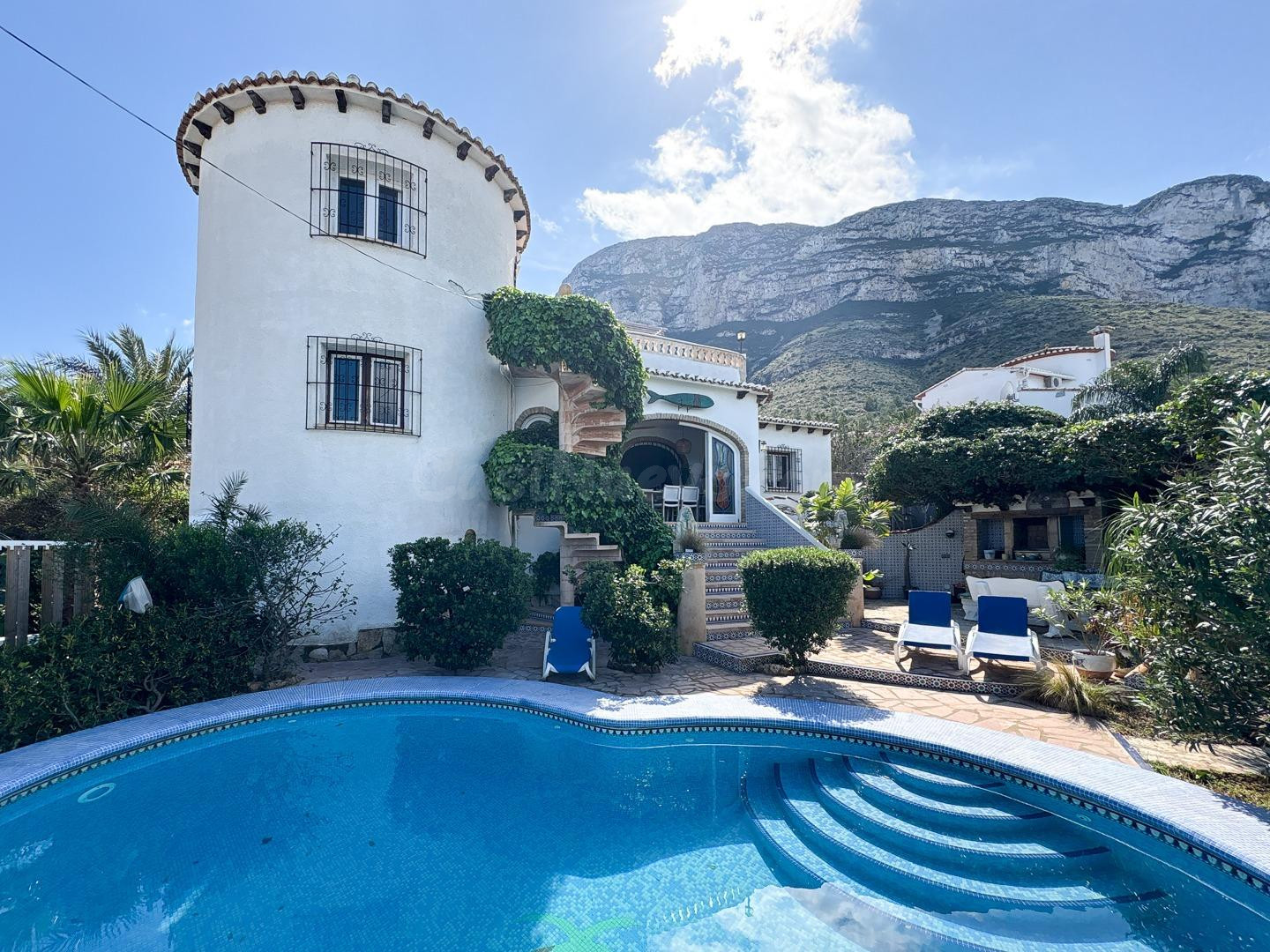 Chalet/Villa con vistas al mar en  Denia  -  Montgó