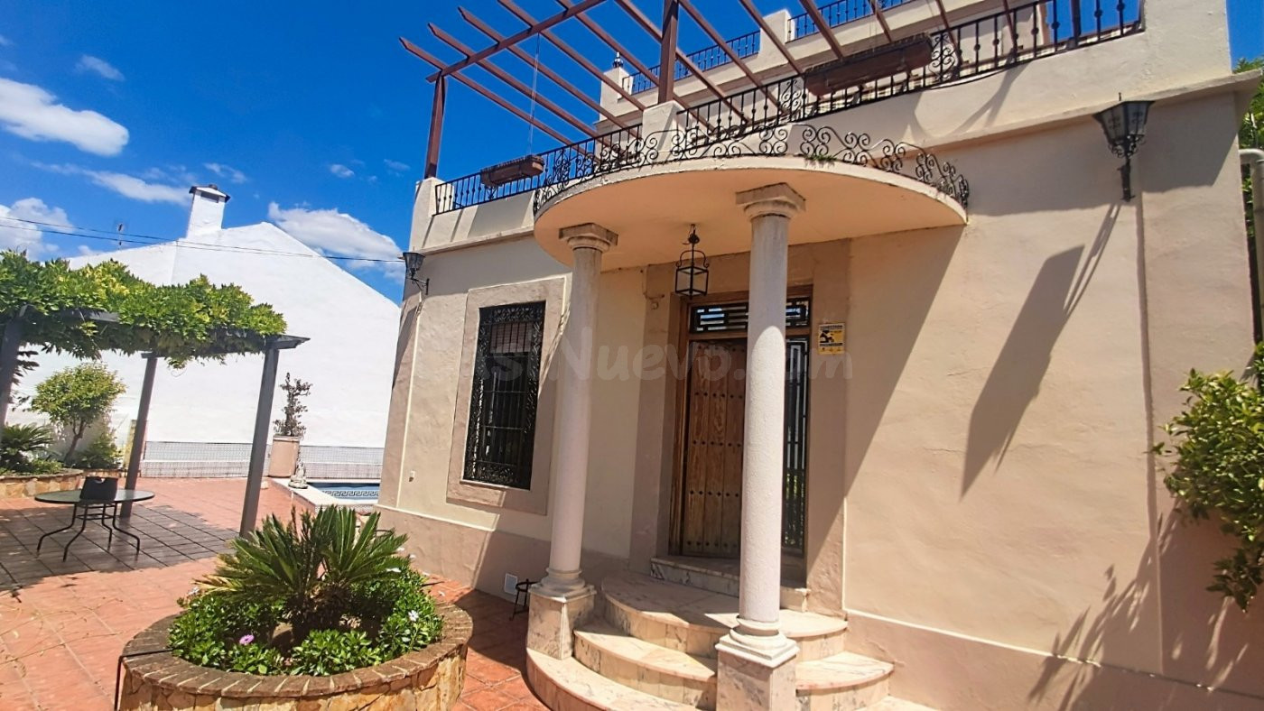 MAGNÍFICO CHALET UBICADO EN LA PRESTIGIOSA ZONA DE CALASANCI - foto 4
