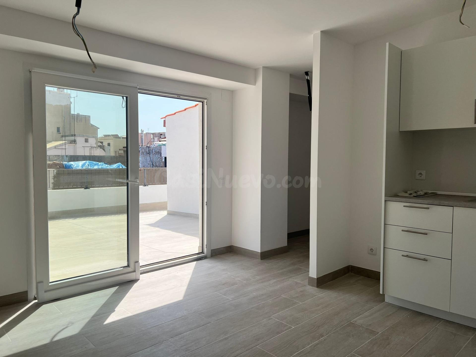 ÁTICO DE 2 DORMITORIOS CON ESPECTACULAR TERRAZA - foto 2