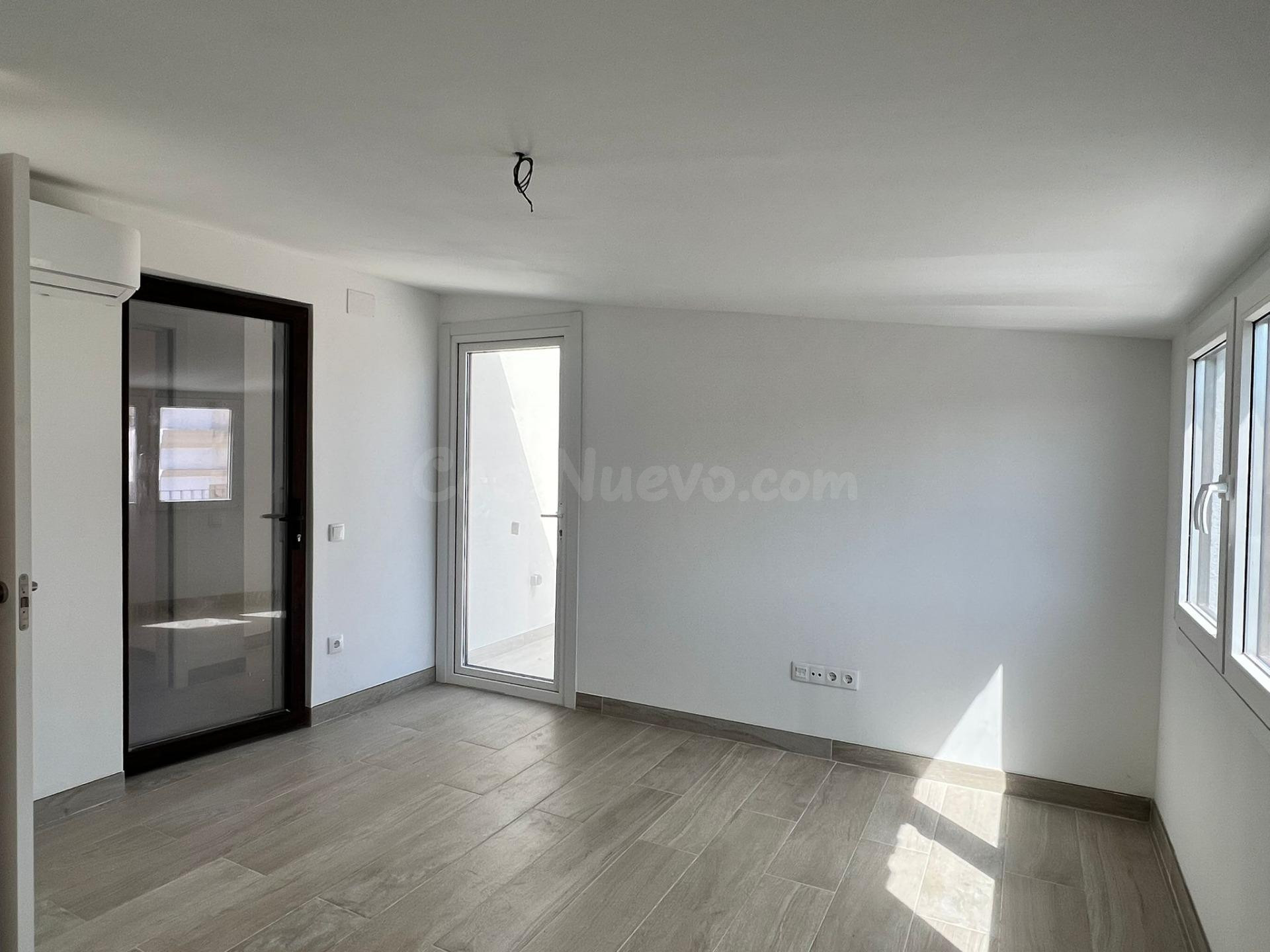 ÁTICO DE 2 DORMITORIOS CON ESPECTACULAR TERRAZA - foto 3