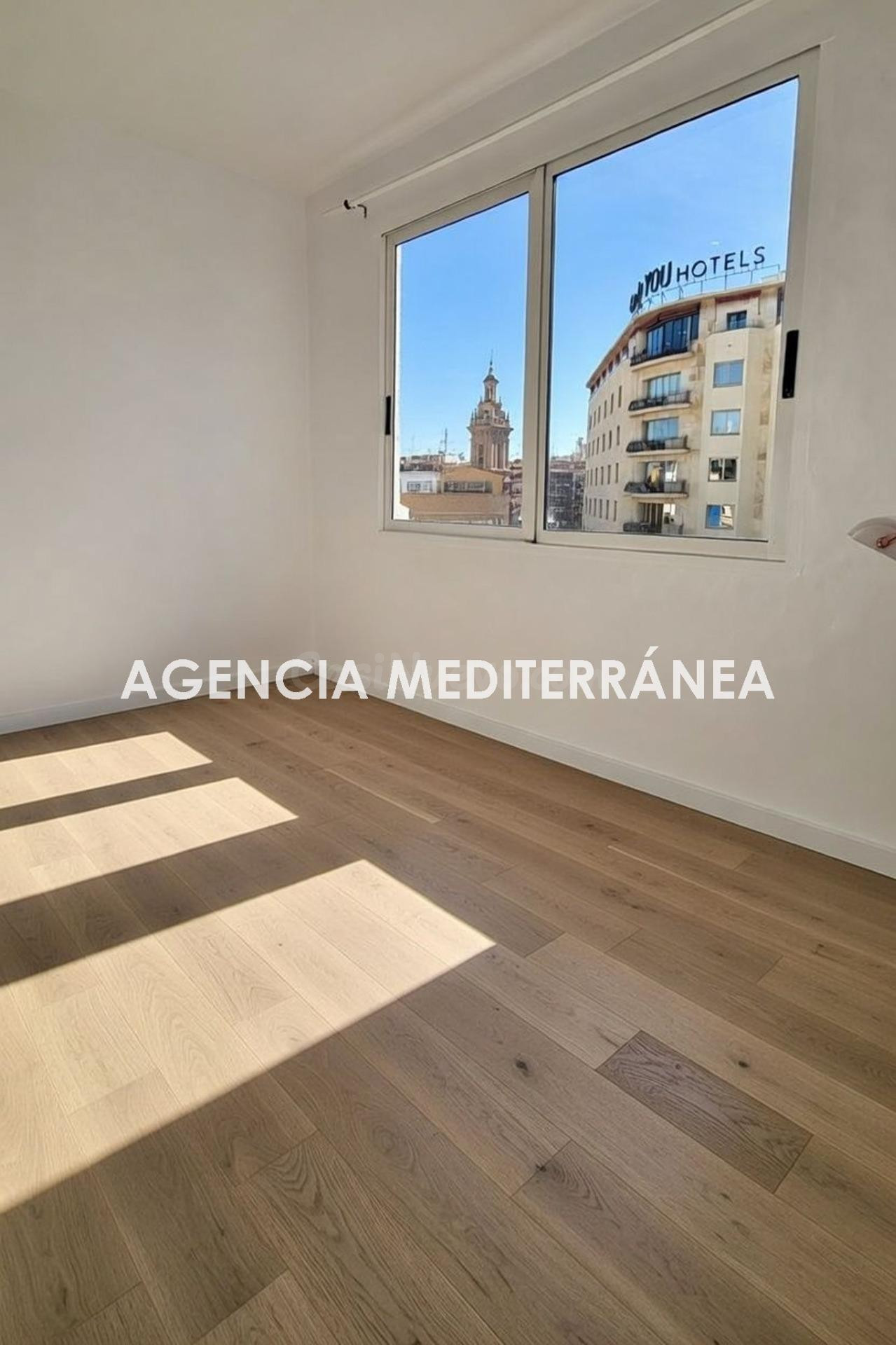 OFICINA SINGULAR CON TERRAZA EN EL CORAZÓN DE VALENCIA