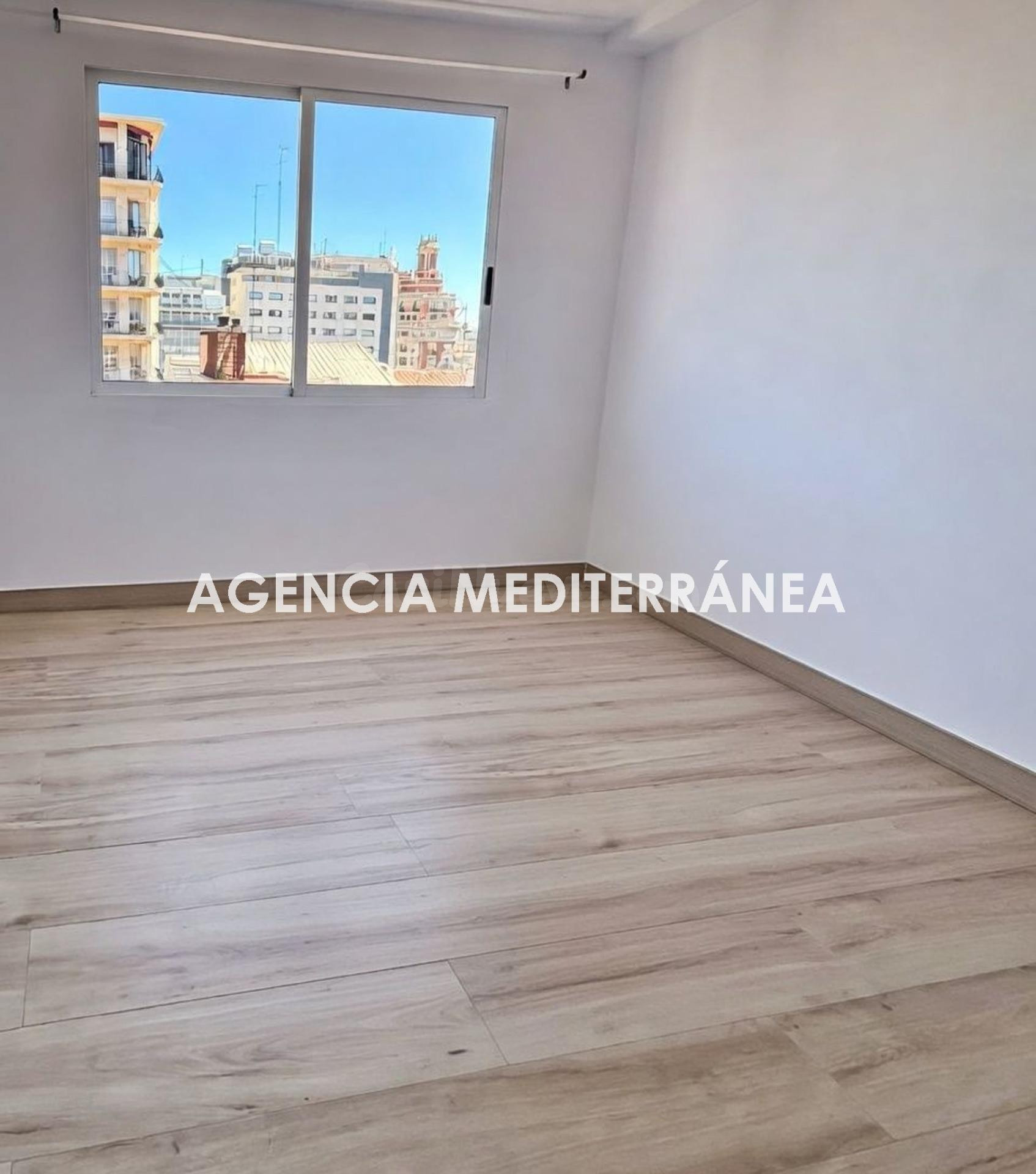 OFICINA SINGULAR CON TERRAZA EN EL CORAZÓN DE VALENCIA - foto 3