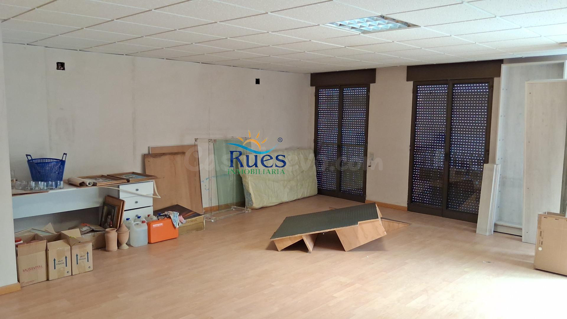 Oficina amplia, luminosa en el centro de Alcora - foto 4