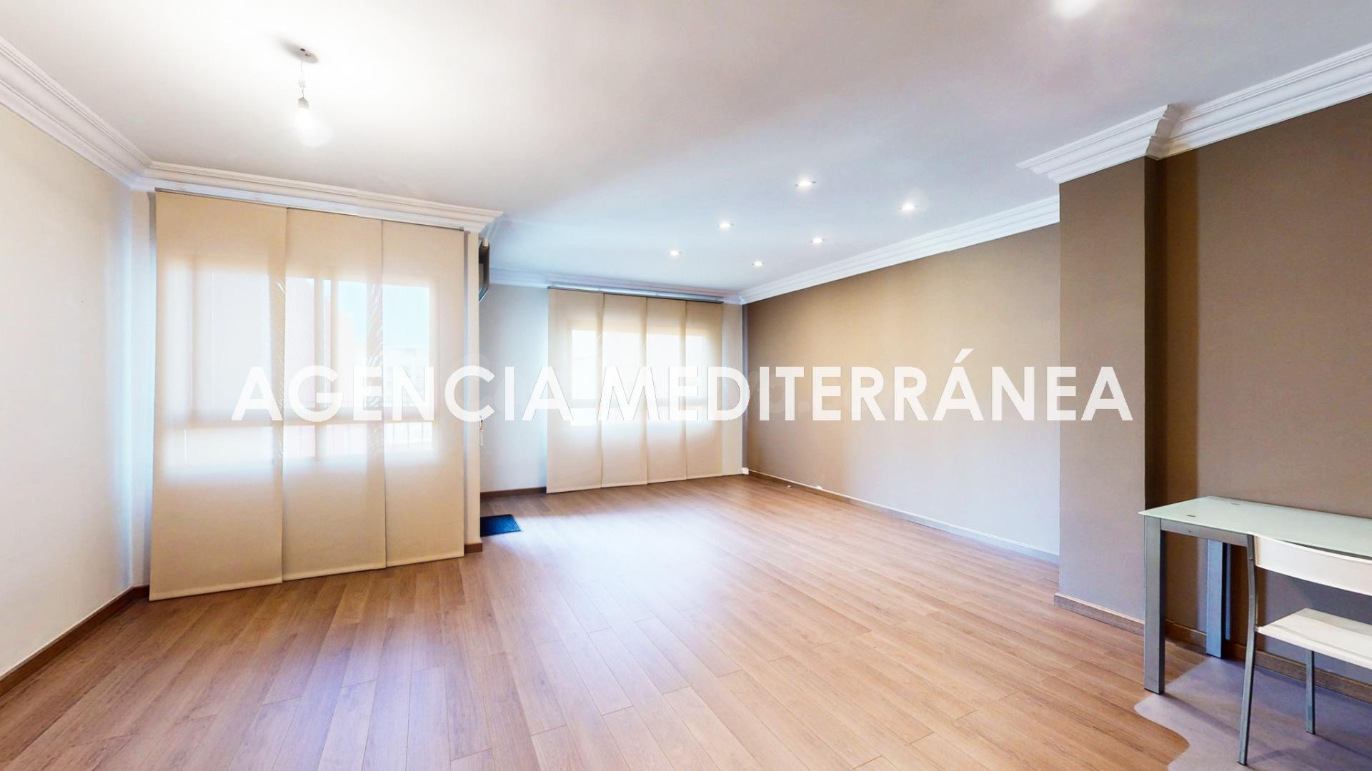 Espacio, tranquilidad y excelente ubicación en Picassent - foto 3