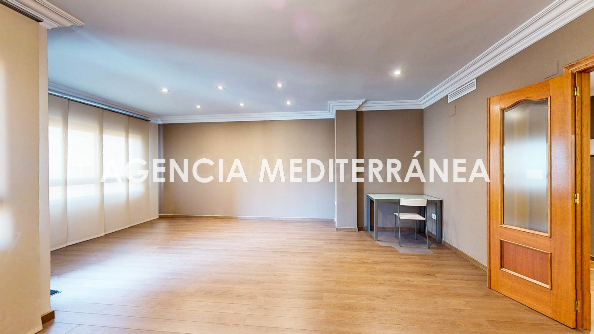 Espacio, tranquilidad y excelente ubicación en Picassent - foto 4
