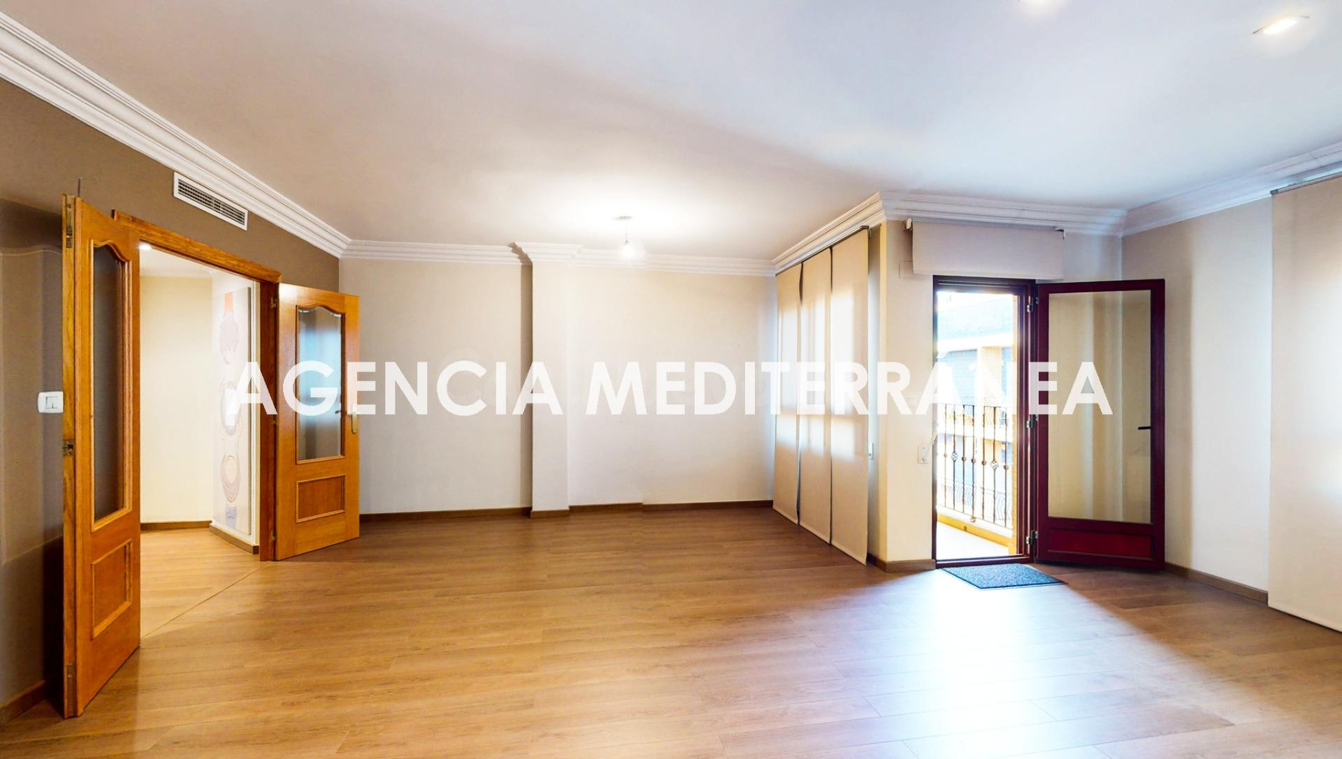 Espacio, tranquilidad y excelente ubicación en Picassent - foto 5