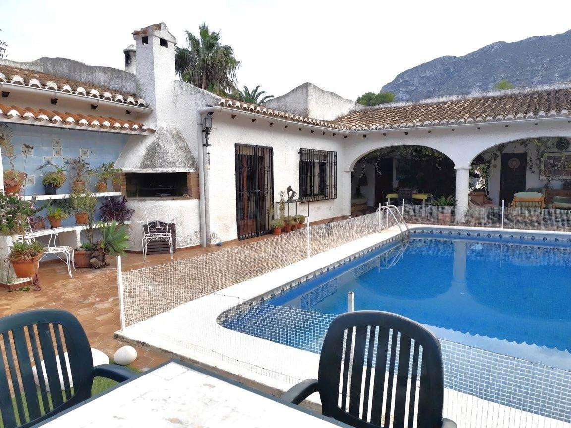 Chalet con encanto zona de San Nicolás en Denia - foto 3