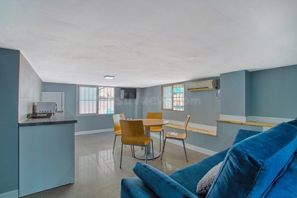 Local en esquina con espacio privado