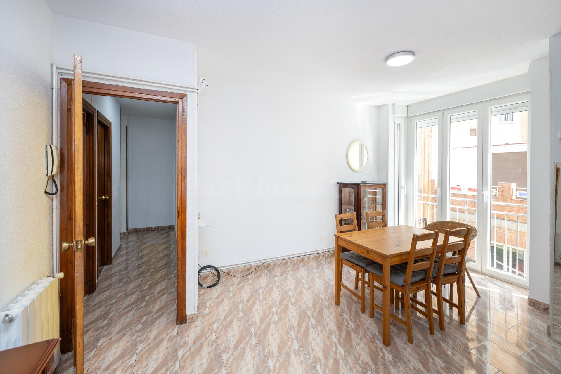 Ponemos a la venta este amplio piso de 4 dormitorios, baño y - foto 5