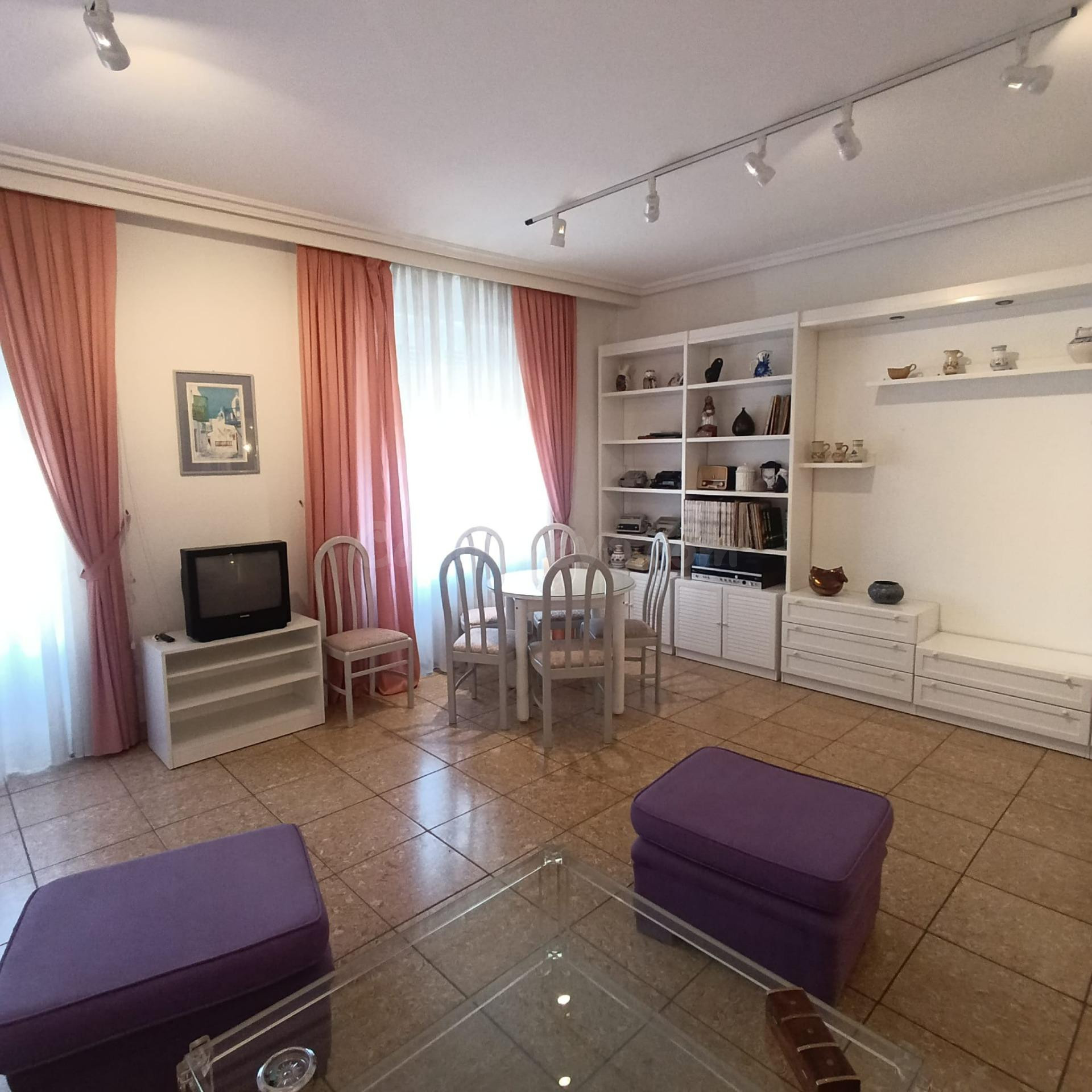 PRECIOSA CASA SITUADA EN PLENO CENTRO CON PATIO - foto 2