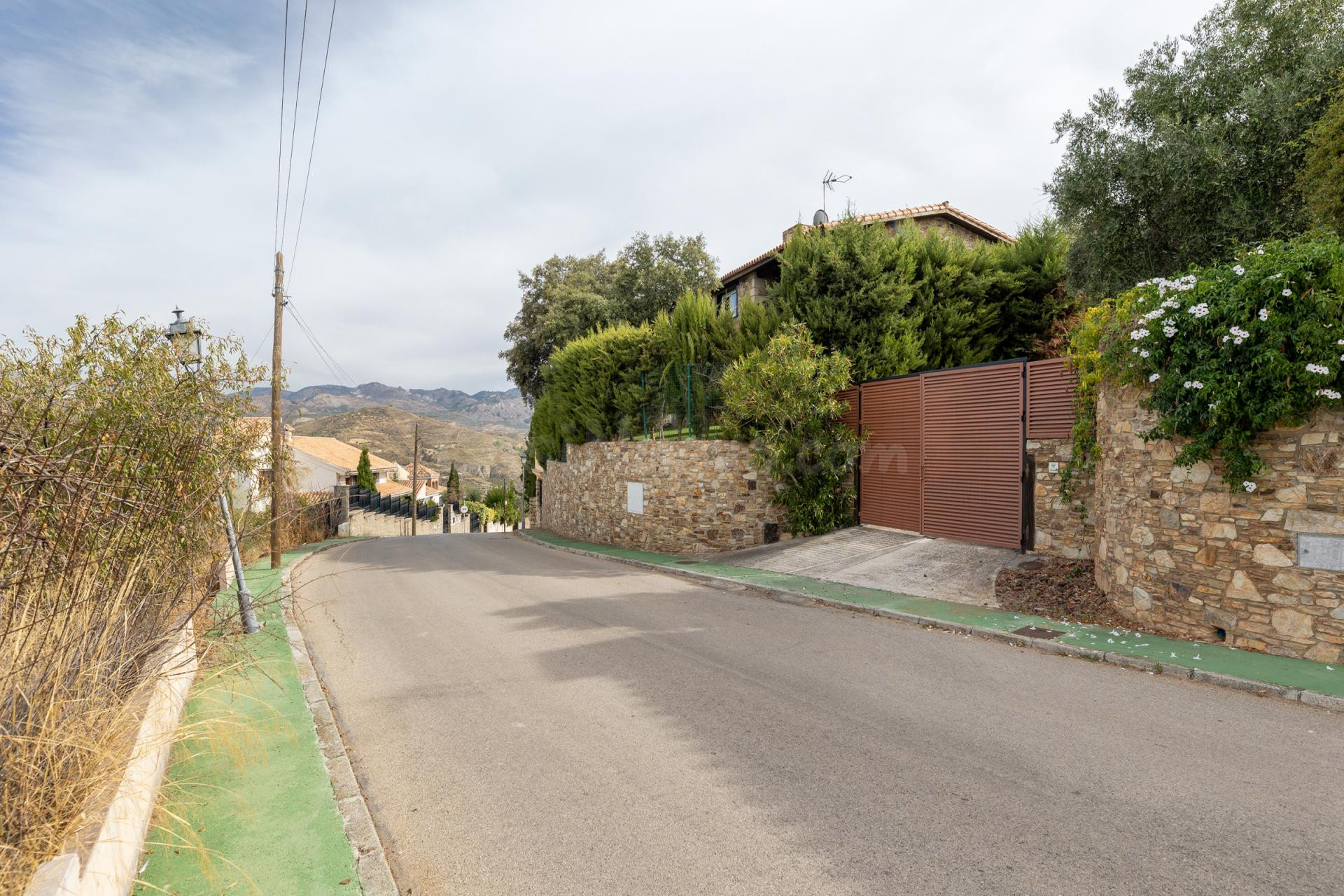 UNA CASA UNICA CON ENCANTO, ESPACIO Y VISTAS EN EL CORAZON D - foto 2