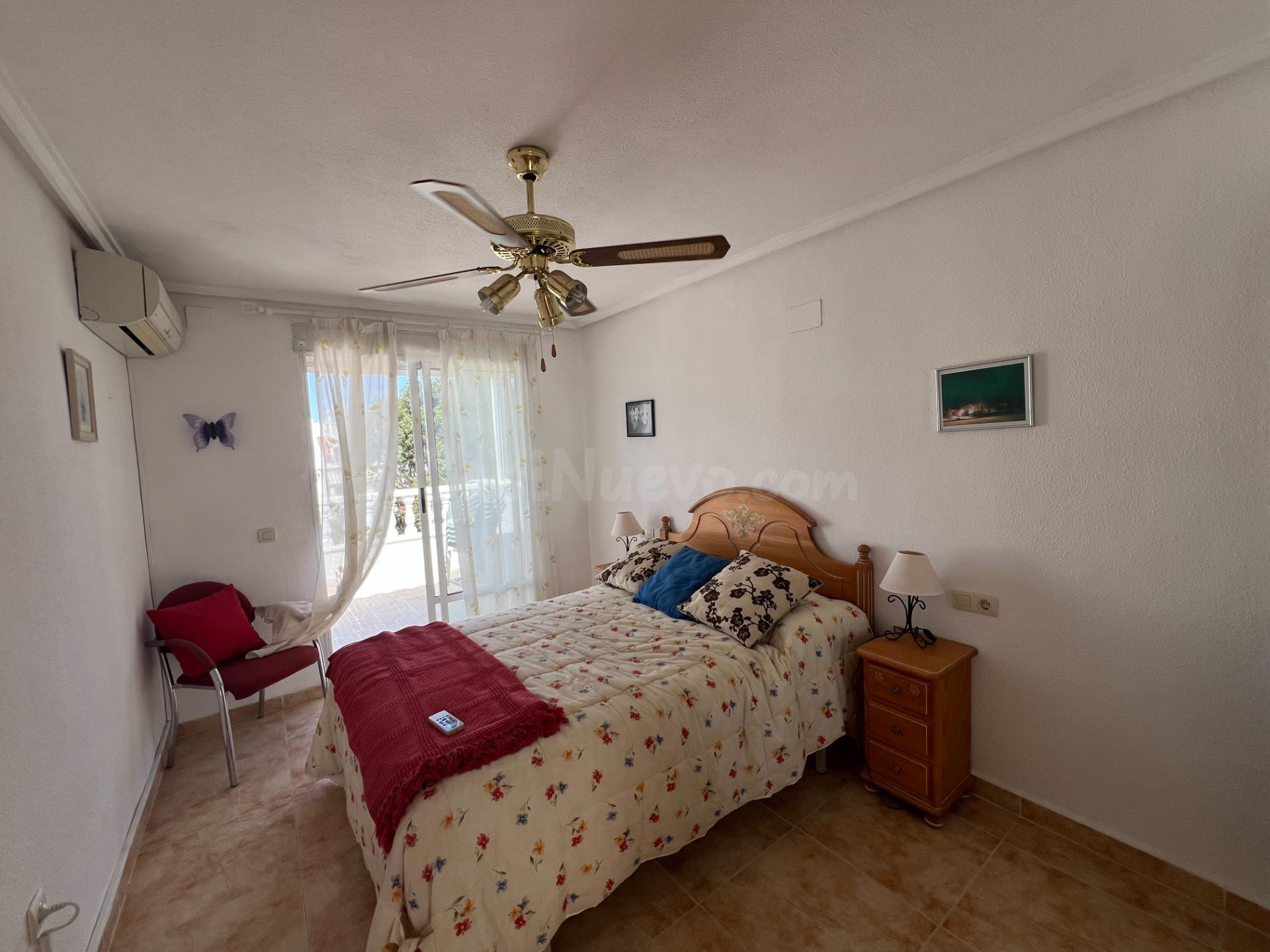 Amplia casa adosada de tres dormitorios en San Luis Torrevie - foto 4