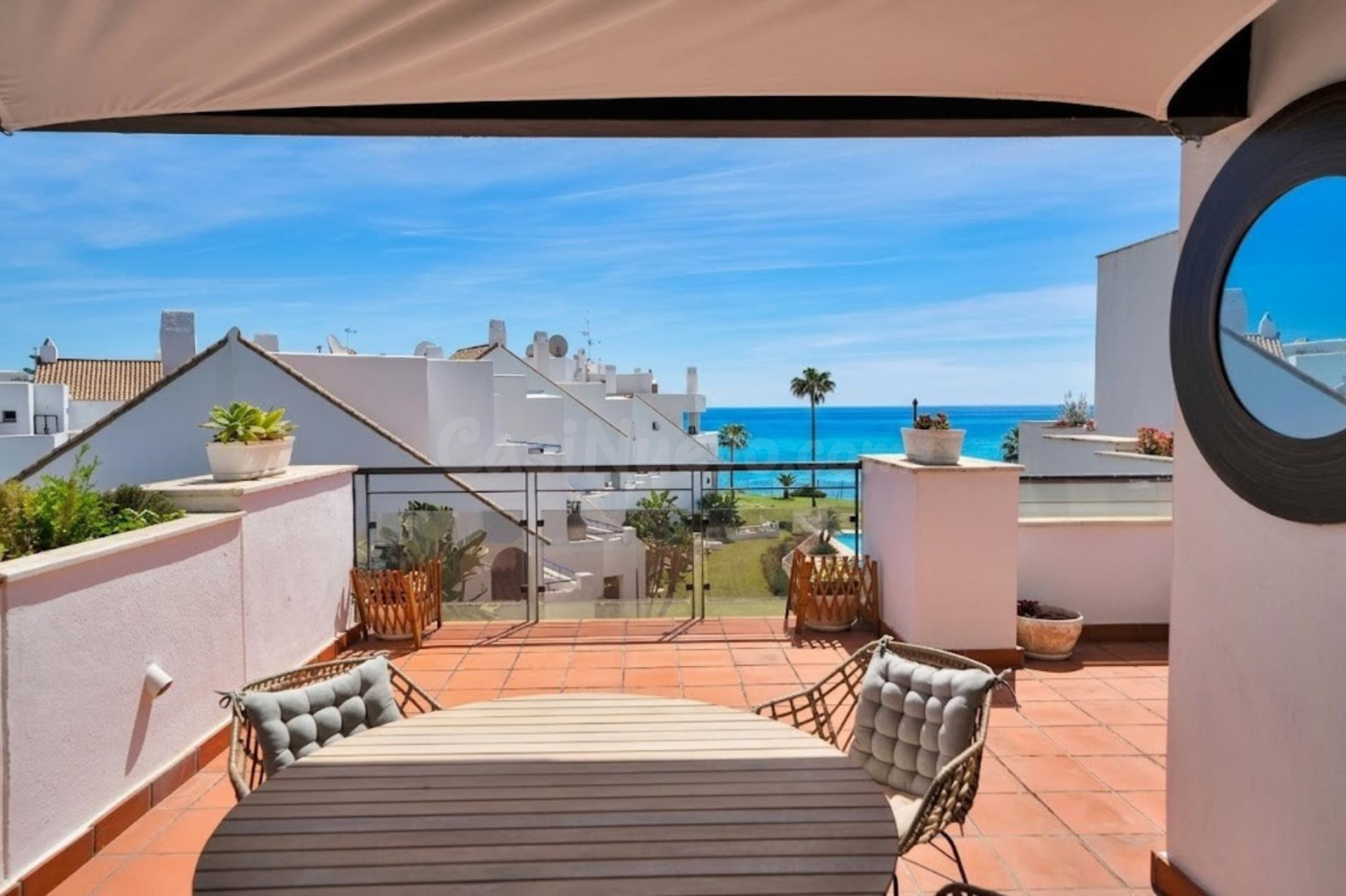 Luxury beachfront penthouse with jacuzzi and solarium in Cas