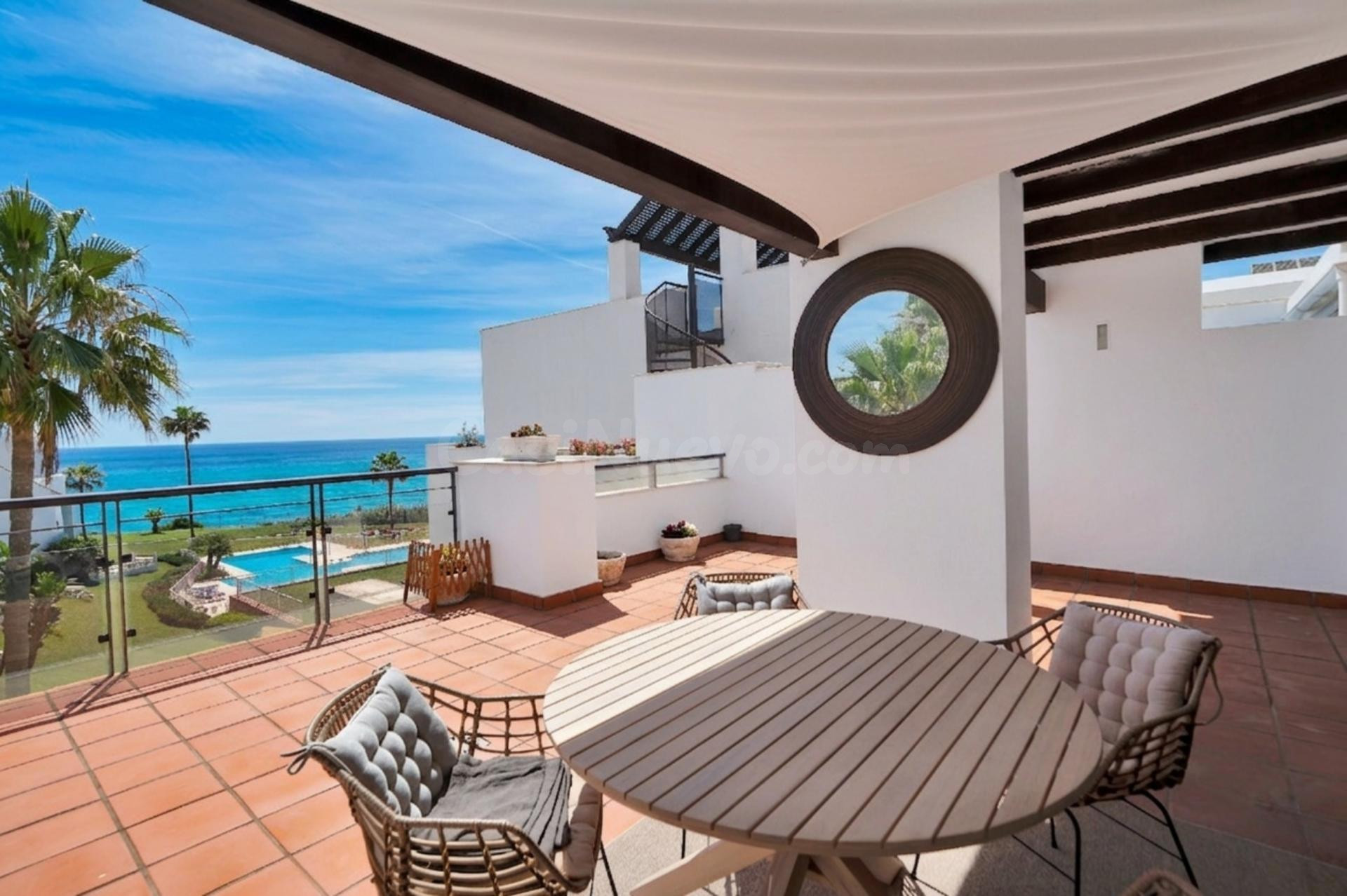 Luxury beachfront penthouse with jacuzzi and solarium in Cas - foto 2
