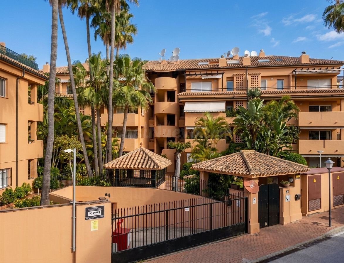 Elegant Beachside Apartment in Alicate Playa, Marbella East